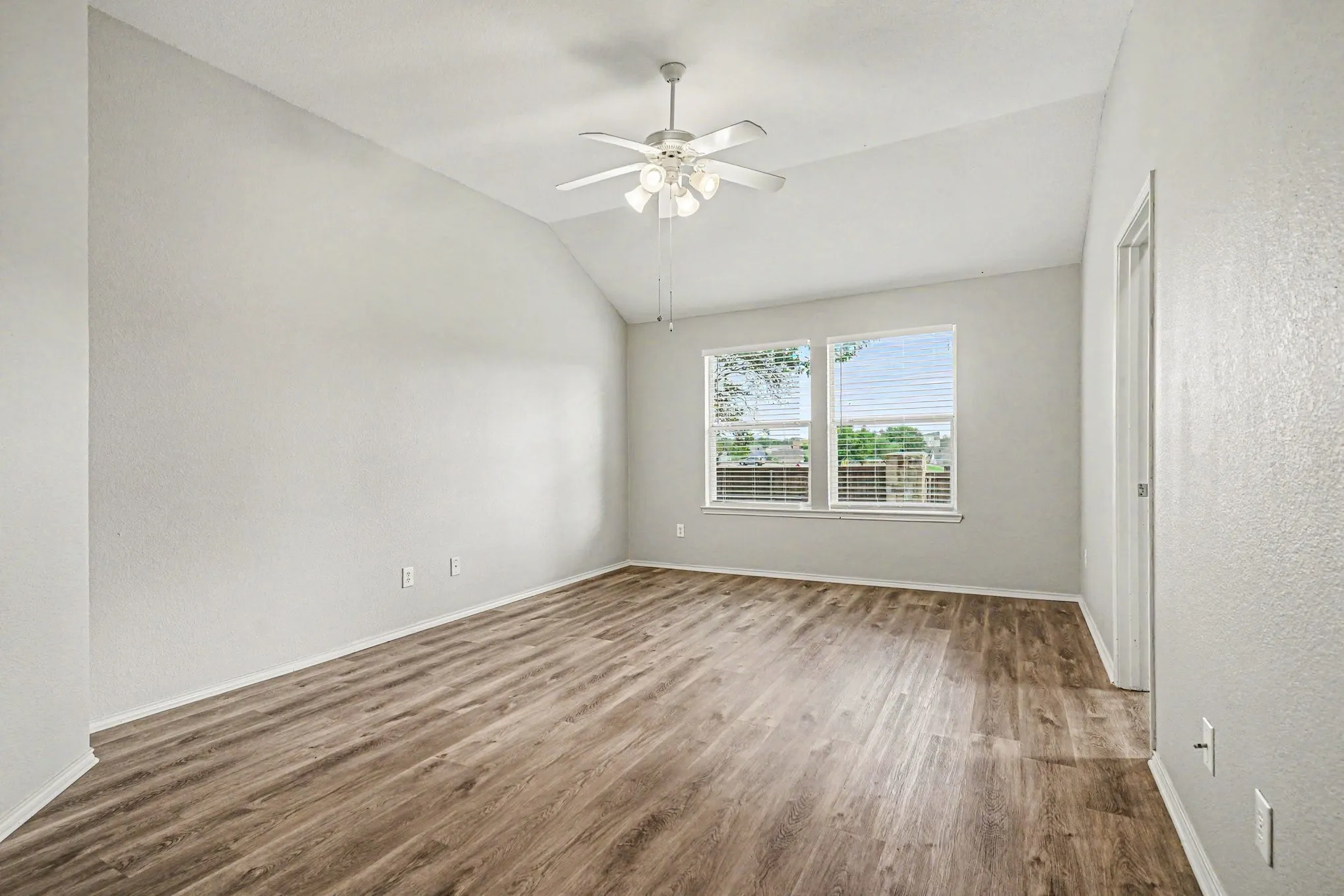 Single Family Residence For Sale in Tarrant County , 10728 Lipan Trail, Fort Worth, Texas 76108, 3 Bedroom, 2 Bathroom, 2 Garage spaces, 1,996 Sqft, built in 2004, mls#21336880, Real Estate Agent in Fort Worth, Homes For Sale in Tarrant county, Homes For Sale in Fort Worth, Realtor in Fort Worth Texas, Real Estate Brokerage Independent Realty Texas, Luminita Cordes Realtor