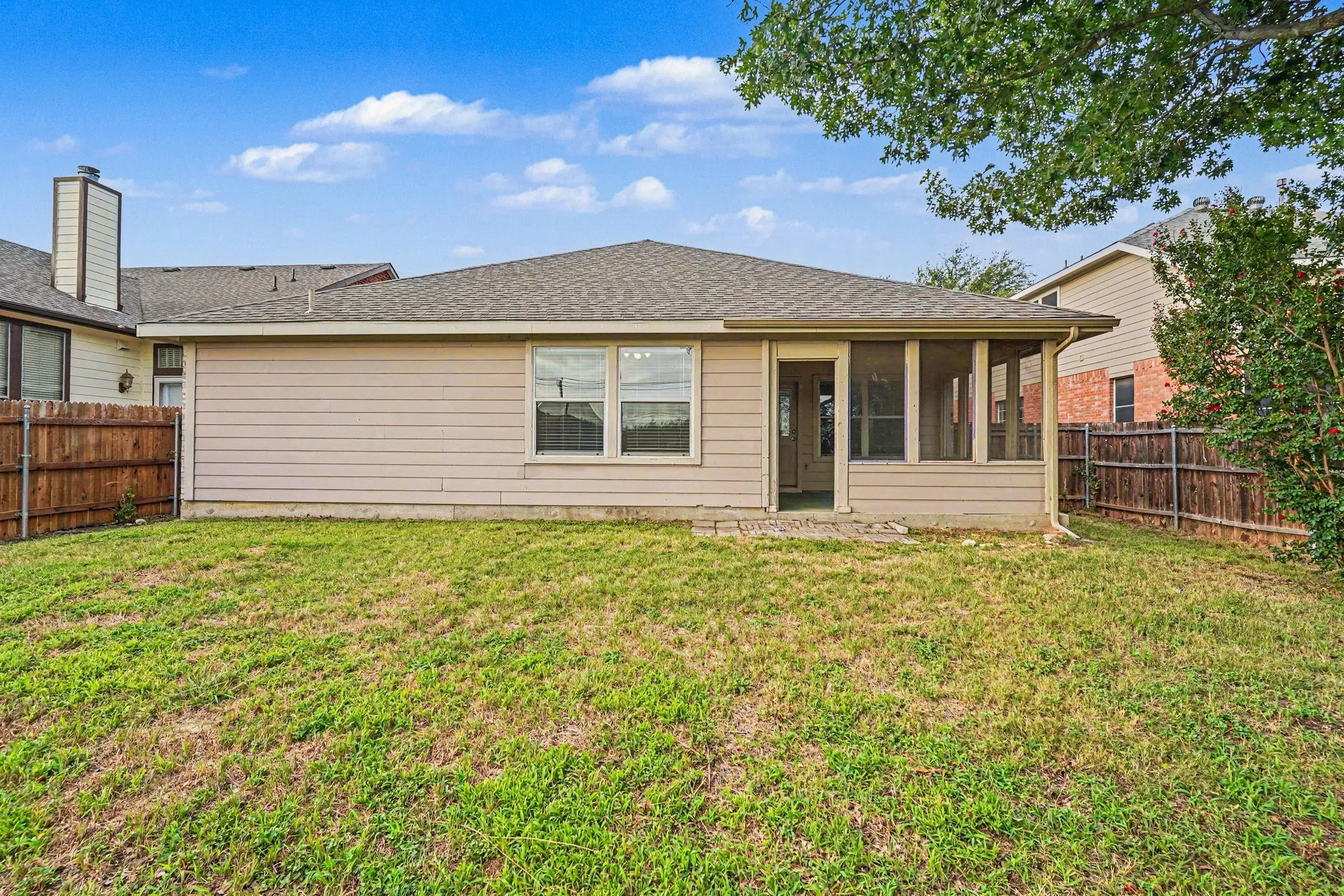 Single Family Residence For Sale in Tarrant County , 10728 Lipan Trail, Fort Worth, Texas 76108, 3 Bedroom, 2 Bathroom, 2 Garage spaces, 1,996 Sqft, built in 2004, mls#21336880, Real Estate Agent in Fort Worth, Homes For Sale in Tarrant county, Homes For Sale in Fort Worth, Realtor in Fort Worth Texas, Real Estate Brokerage Independent Realty Texas, Luminita Cordes Realtor