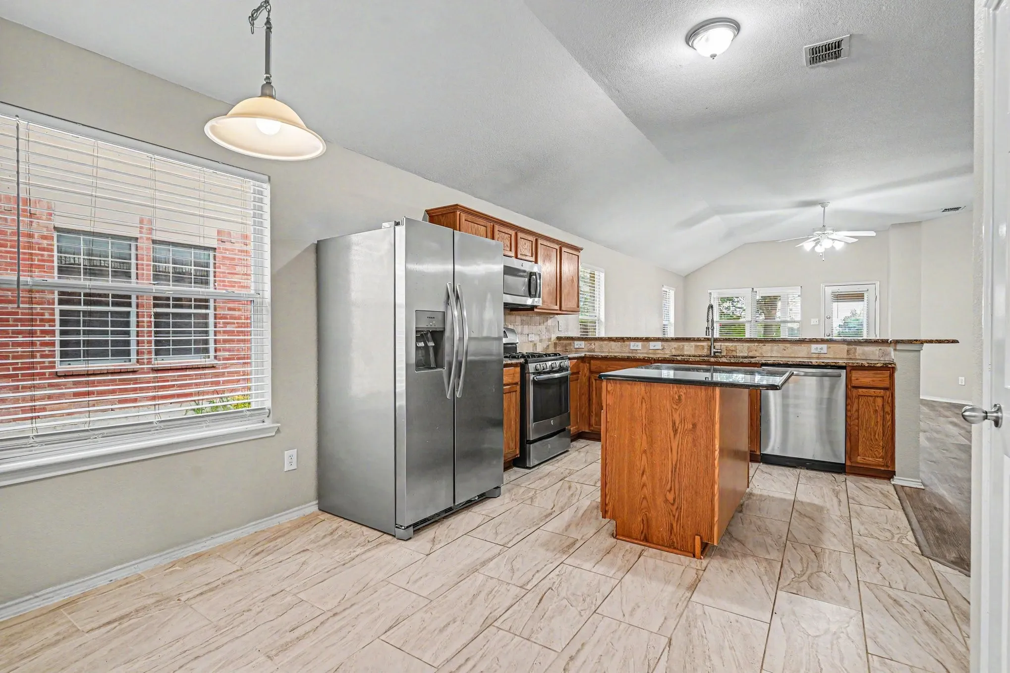 Single Family Residence For Sale in Tarrant County , 10728 Lipan Trail, Fort Worth, Texas 76108, 3 Bedroom, 2 Bathroom, 2 Garage spaces, 1,996 Sqft, built in 2004, mls#21336880, Real Estate Agent in Fort Worth, Homes For Sale in Tarrant county, Homes For Sale in Fort Worth, Realtor in Fort Worth Texas, Real Estate Brokerage Independent Realty Texas, Luminita Cordes Realtor
