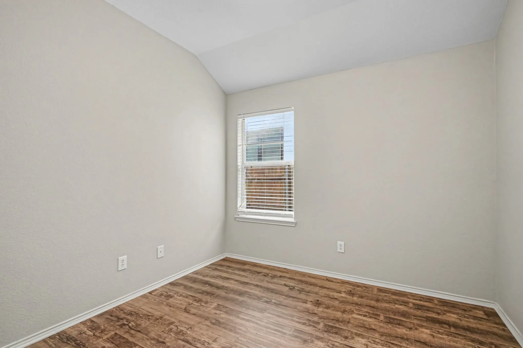 Single Family Residence For Sale in Tarrant County , 10728 Lipan Trail, Fort Worth, Texas 76108, 3 Bedroom, 2 Bathroom, 2 Garage spaces, 1,996 Sqft, built in 2004, mls#21336880, Real Estate Agent in Fort Worth, Homes For Sale in Tarrant county, Homes For Sale in Fort Worth, Realtor in Fort Worth Texas, Real Estate Brokerage Independent Realty Texas, Luminita Cordes Realtor