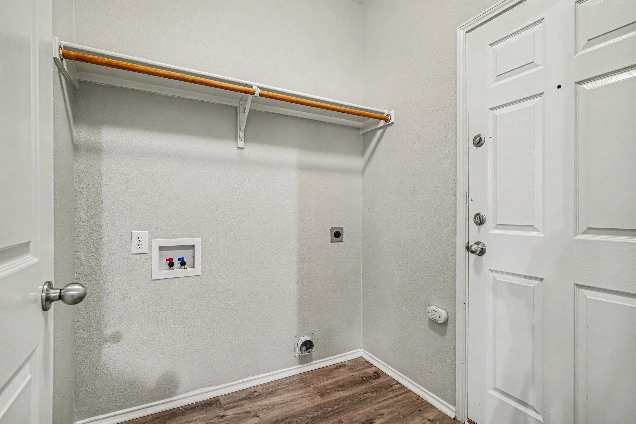 Single Family Residence For Sale in Tarrant County , 10728 Lipan Trail, Fort Worth, Texas 76108, 3 Bedroom, 2 Bathroom, 2 Garage spaces, 1,996 Sqft, built in 2004, mls#21336880, Real Estate Agent in Fort Worth, Homes For Sale in Tarrant county, Homes For Sale in Fort Worth, Realtor in Fort Worth Texas, Real Estate Brokerage Independent Realty Texas, Luminita Cordes Realtor