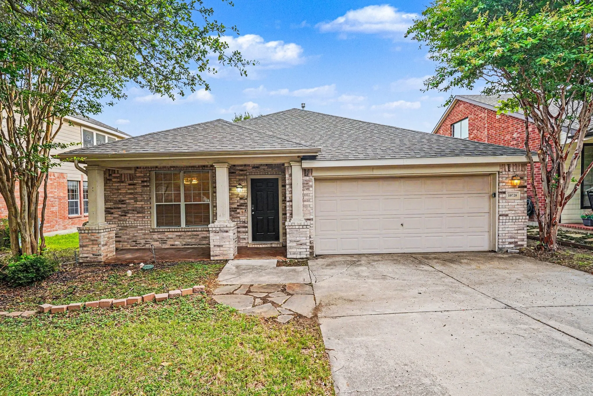Single Family Residence For Sale in Tarrant County , 10728 Lipan Trail, Fort Worth, Texas 76108, 3 Bedroom, 2 Bathroom, 2 Garage spaces, 1,996 Sqft, built in 2004, mls#21336880, Real Estate Agent in Fort Worth, Homes For Sale in Tarrant county, Homes For Sale in Fort Worth, Realtor in Fort Worth Texas, Real Estate Brokerage Independent Realty Texas, Luminita Cordes Realtor