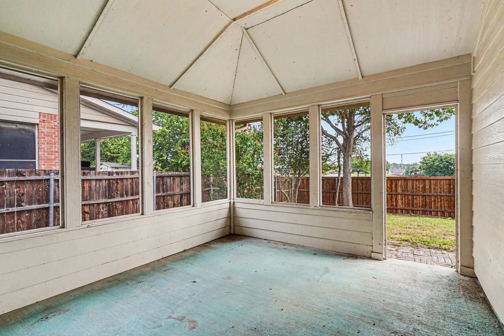 Single Family Residence For Sale in Tarrant County , 10728 Lipan Trail, Fort Worth, Texas 76108, 3 Bedroom, 2 Bathroom, 2 Garage spaces, 1,996 Sqft, built in 2004, mls#21336880, Real Estate Agent in Fort Worth, Homes For Sale in Tarrant county, Homes For Sale in Fort Worth, Realtor in Fort Worth Texas, Real Estate Brokerage Independent Realty Texas, Luminita Cordes Realtor