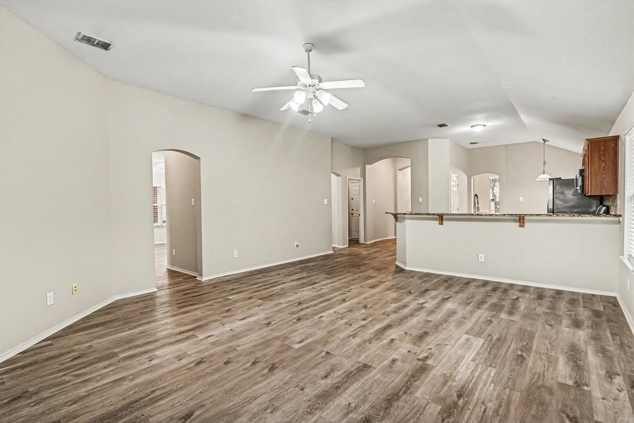Single Family Residence For Sale in Tarrant County , 10728 Lipan Trail, Fort Worth, Texas 76108, 3 Bedroom, 2 Bathroom, 2 Garage spaces, 1,996 Sqft, built in 2004, mls#21336880, Real Estate Agent in Fort Worth, Homes For Sale in Tarrant county, Homes For Sale in Fort Worth, Realtor in Fort Worth Texas, Real Estate Brokerage Independent Realty Texas, Luminita Cordes Realtor