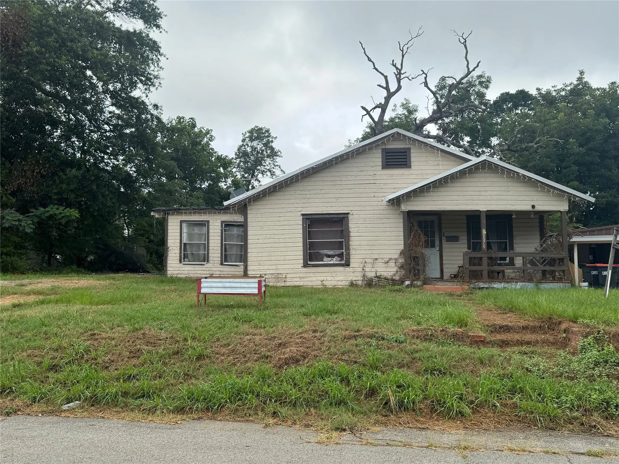 Single Family Residence For Sale in Lamar County , 1523 Neathery Street, Paris, Texas 75460, 2 Bedroom, 1 Bathroom, Garage spaces, 1,326 Sqft, built in 0, mls#21336260, Real Estate Agent in Paris, Homes For Sale in Lamar county, Homes For Sale in Paris, Realtor in Paris Texas, Real Estate Brokerage Independent Realty Texas, Luminita Cordes Realtor