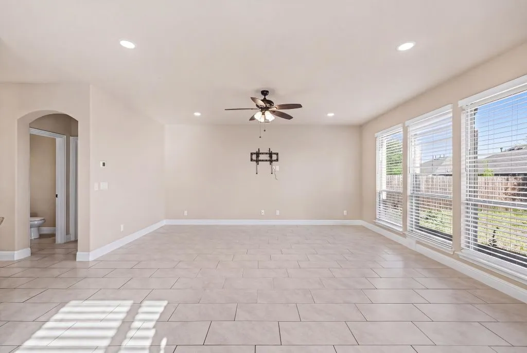 Single Family Residence For Sale in Collin County , 1012 Granger Drive, Mc Kinney, Texas 75071, 5 Bedroom, 4 Bathroom, 2 Garage spaces, 3,305 Sqft, built in 2020, mls#21337394, Real Estate Agent in Mc Kinney, Homes For Sale in Collin county, Homes For Sale in Mc Kinney, Realtor in Mc Kinney Texas, Real Estate Brokerage Independent Realty Texas, Luminita Cordes Realtor