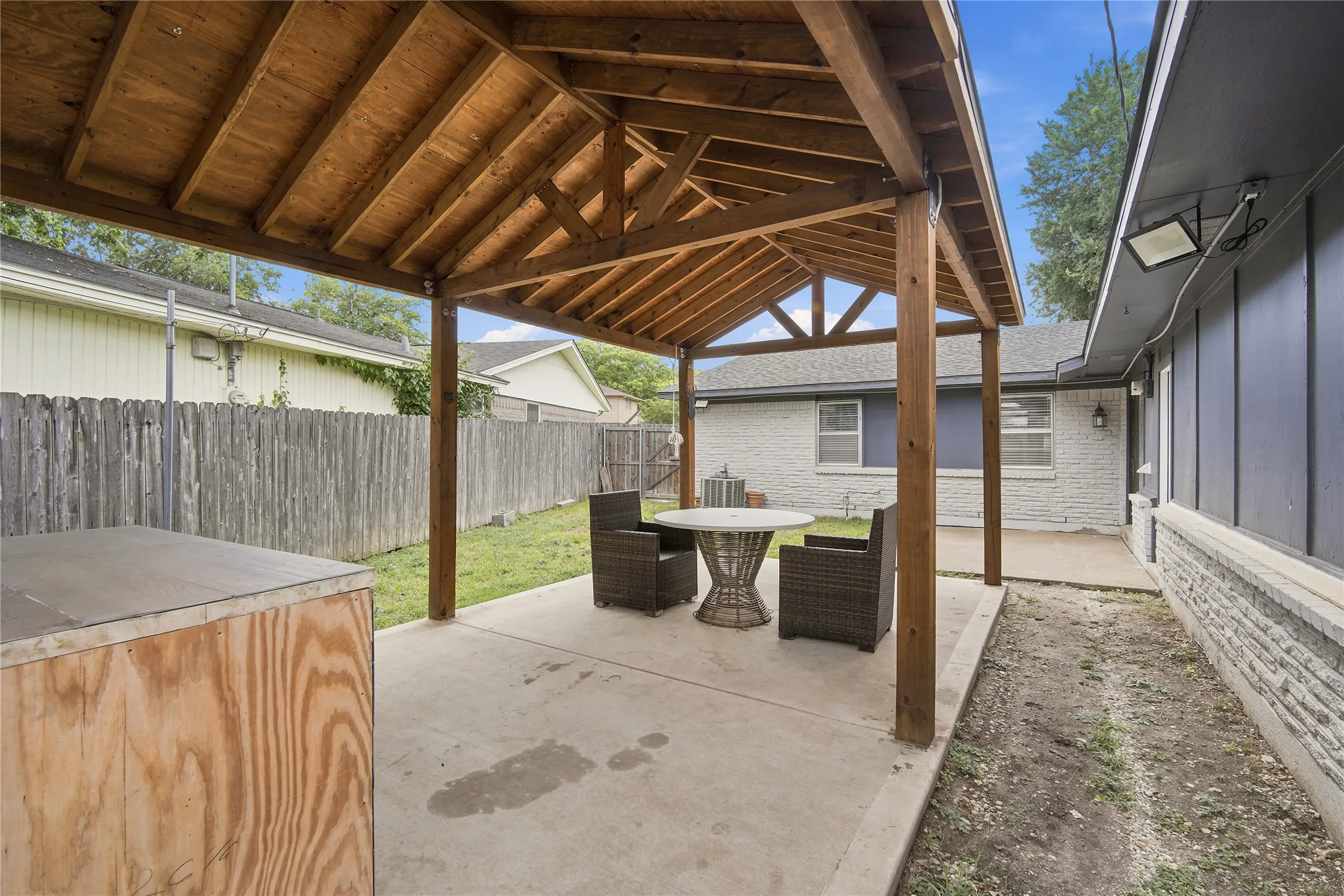 Single Family Residence For Sale in Dallas County , 222 Rockaway Drive, Duncanville, Texas 75116, 3 Bedroom, 2 Bathroom, 2 Garage spaces, 1,362 Sqft, built in 1965, mls#21337721, Real Estate Agent in Duncanville, Homes For Sale in Dallas county, Homes For Sale in Duncanville, Realtor in Duncanville Texas, Real Estate Brokerage Independent Realty Texas, Luminita Cordes Realtor