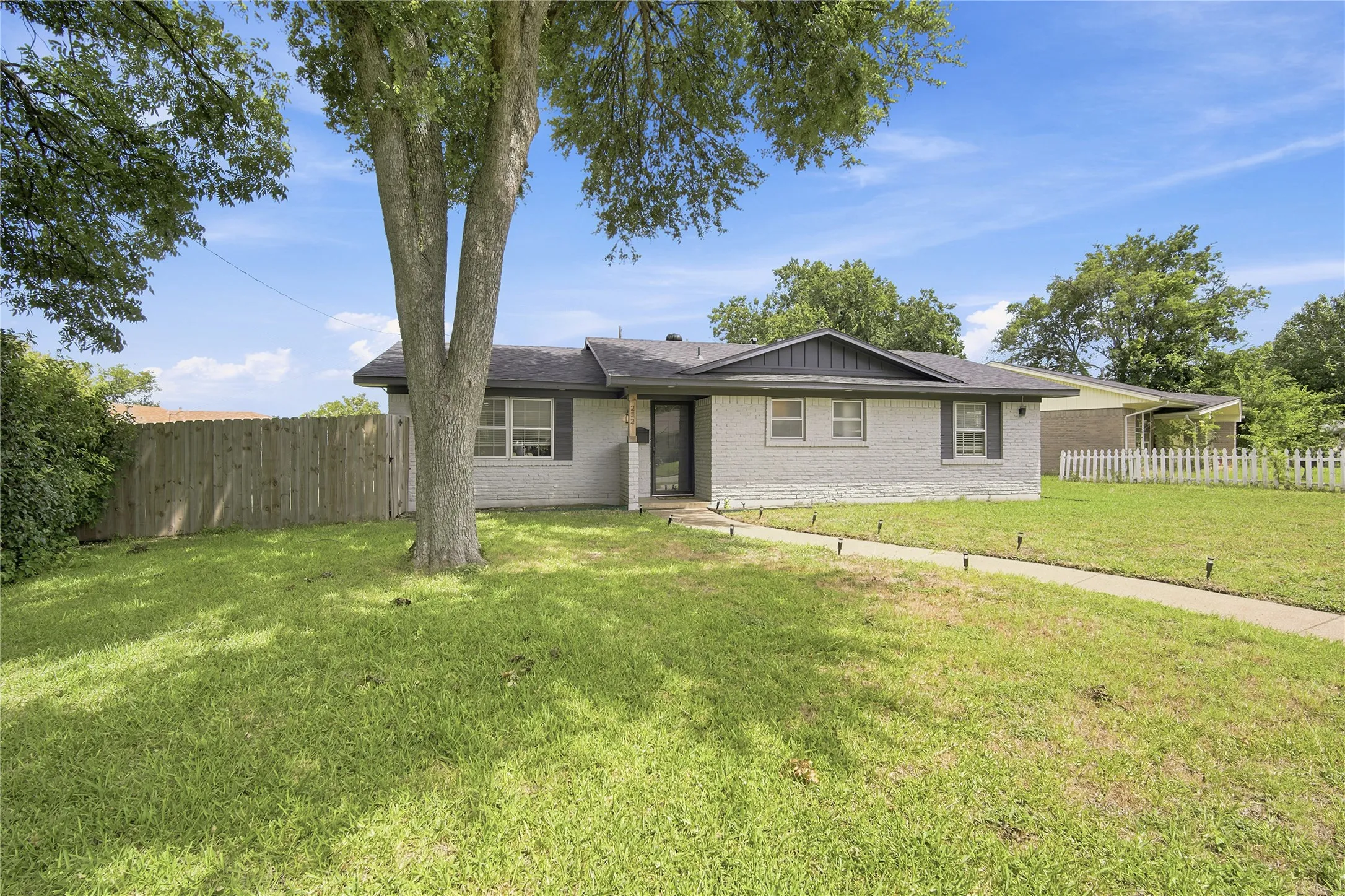 Single Family Residence For Sale in Dallas County , 222 Rockaway Drive, Duncanville, Texas 75116, 3 Bedroom, 2 Bathroom, 2 Garage spaces, 1,362 Sqft, built in 1965, mls#21337721, Real Estate Agent in Duncanville, Homes For Sale in Dallas county, Homes For Sale in Duncanville, Realtor in Duncanville Texas, Real Estate Brokerage Independent Realty Texas, Luminita Cordes Realtor