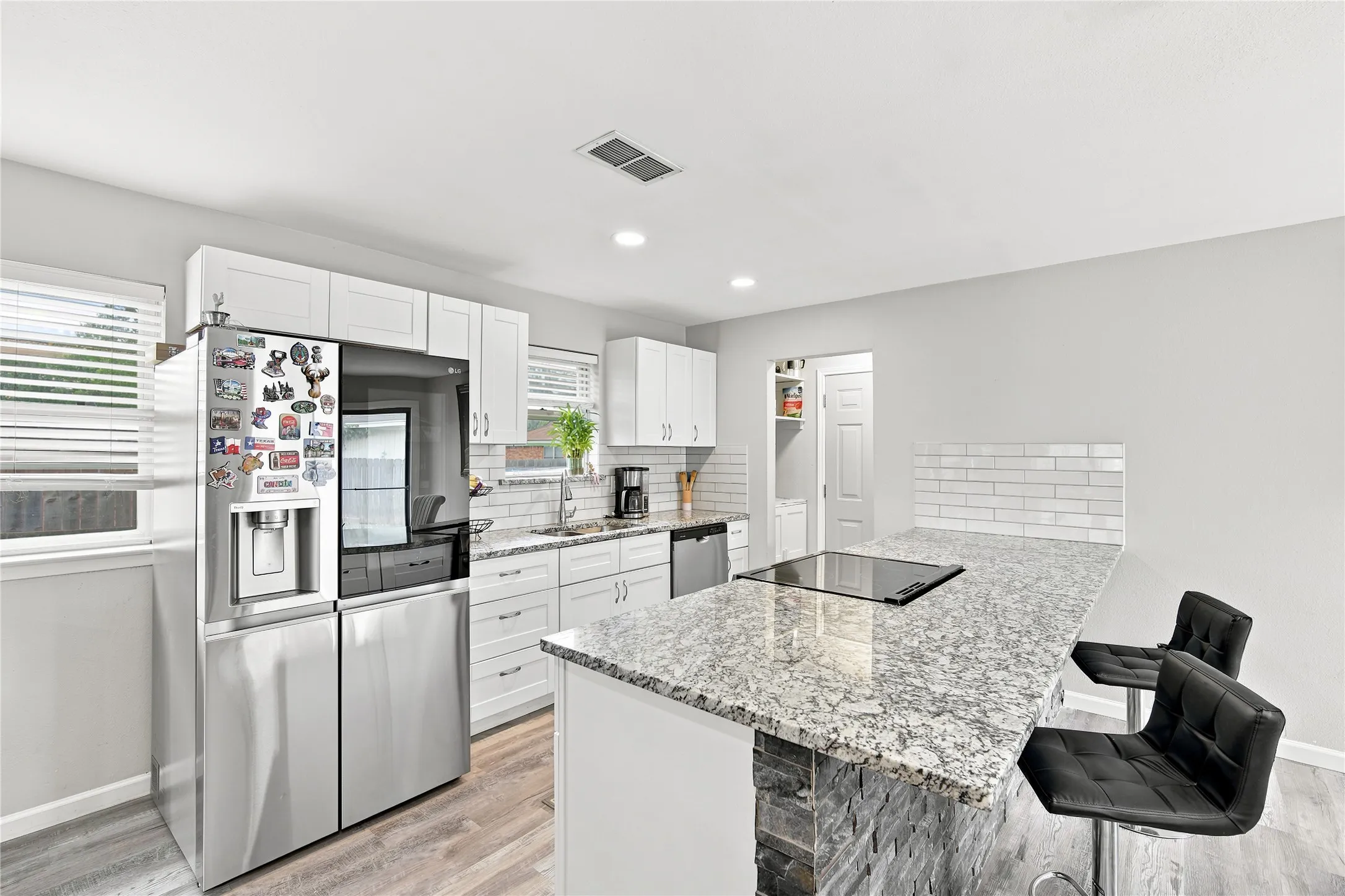 Single Family Residence For Sale in Dallas County , 222 Rockaway Drive, Duncanville, Texas 75116, 3 Bedroom, 2 Bathroom, 2 Garage spaces, 1,362 Sqft, built in 1965, mls#21337721, Real Estate Agent in Duncanville, Homes For Sale in Dallas county, Homes For Sale in Duncanville, Realtor in Duncanville Texas, Real Estate Brokerage Independent Realty Texas, Luminita Cordes Realtor