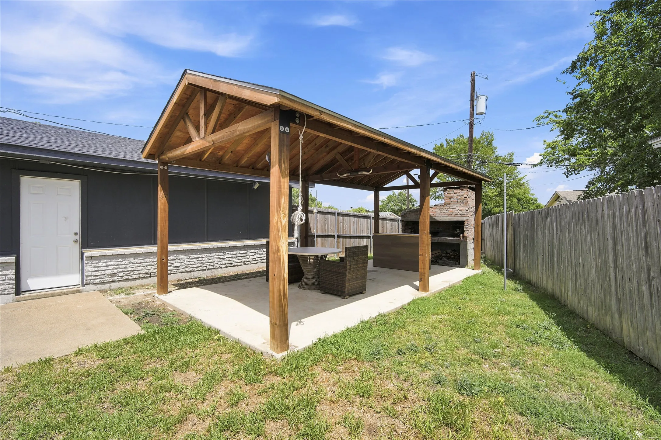 Single Family Residence For Sale in Dallas County , 222 Rockaway Drive, Duncanville, Texas 75116, 3 Bedroom, 2 Bathroom, 2 Garage spaces, 1,362 Sqft, built in 1965, mls#21337721, Real Estate Agent in Duncanville, Homes For Sale in Dallas county, Homes For Sale in Duncanville, Realtor in Duncanville Texas, Real Estate Brokerage Independent Realty Texas, Luminita Cordes Realtor