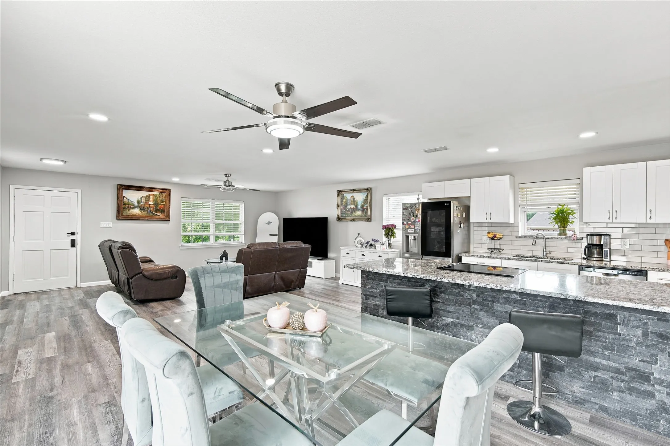 Single Family Residence For Sale in Dallas County , 222 Rockaway Drive, Duncanville, Texas 75116, 3 Bedroom, 2 Bathroom, 2 Garage spaces, 1,362 Sqft, built in 1965, mls#21337721, Real Estate Agent in Duncanville, Homes For Sale in Dallas county, Homes For Sale in Duncanville, Realtor in Duncanville Texas, Real Estate Brokerage Independent Realty Texas, Luminita Cordes Realtor