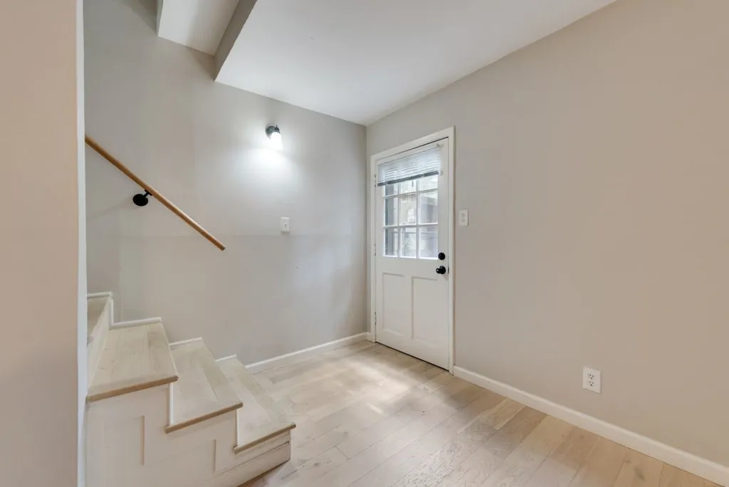 Condominium For Rent in Dallas County , 4039 Cole Avenue 117, Dallas, Texas 75204, 2 Bedrooms, 2 Bathrooms, Garage spaces, 827 Sqft, built in 1960, Price $1,695, mls#21337717, Real Estate Agent in Dallas, Homes For Rent in Dallas county, Homes For Rent in Dallas, Realtor in Dallas Texas, Real Estate Brokerage Independent Realty Texas, Luminita Cordes Realtor