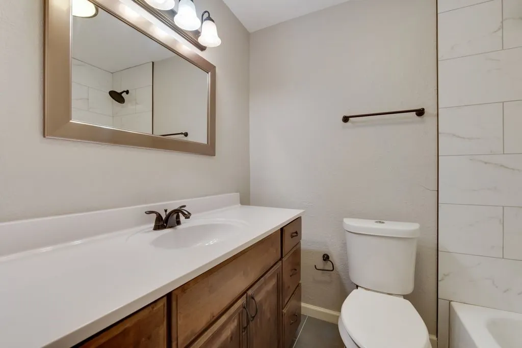 Condominium For Rent in Dallas County , 4039 Cole Avenue 117, Dallas, Texas 75204, 2 Bedrooms, 2 Bathrooms, Garage spaces, 827 Sqft, built in 1960, Price $1,695, mls#21337717, Real Estate Agent in Dallas, Homes For Rent in Dallas county, Homes For Rent in Dallas, Realtor in Dallas Texas, Real Estate Brokerage Independent Realty Texas, Luminita Cordes Realtor
