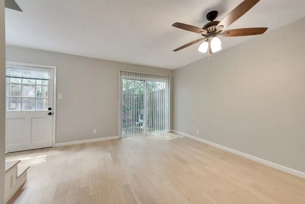 Condominium For Rent in Dallas County , 4039 Cole Avenue 117, Dallas, Texas 75204, 2 Bedrooms, 2 Bathrooms, Garage spaces, 827 Sqft, built in 1960, Price $1,695, mls#21337717, Real Estate Agent in Dallas, Homes For Rent in Dallas county, Homes For Rent in Dallas, Realtor in Dallas Texas, Real Estate Brokerage Independent Realty Texas, Luminita Cordes Realtor