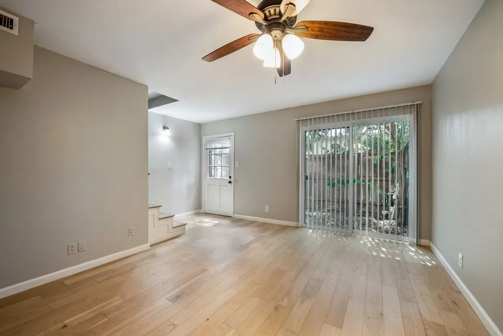 Condominium For Rent in Dallas County , 4039 Cole Avenue 117, Dallas, Texas 75204, 2 Bedrooms, 2 Bathrooms, Garage spaces, 827 Sqft, built in 1960, Price $1,695, mls#21337717, Real Estate Agent in Dallas, Homes For Rent in Dallas county, Homes For Rent in Dallas, Realtor in Dallas Texas, Real Estate Brokerage Independent Realty Texas, Luminita Cordes Realtor