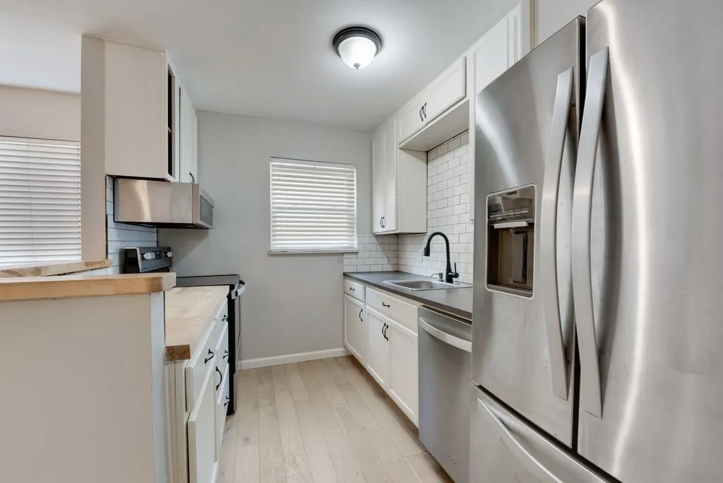 Condominium For Rent in Dallas County , 4039 Cole Avenue 117, Dallas, Texas 75204, 2 Bedrooms, 2 Bathrooms, Garage spaces, 827 Sqft, built in 1960, Price $1,695, mls#21337717, Real Estate Agent in Dallas, Homes For Rent in Dallas county, Homes For Rent in Dallas, Realtor in Dallas Texas, Real Estate Brokerage Independent Realty Texas, Luminita Cordes Realtor