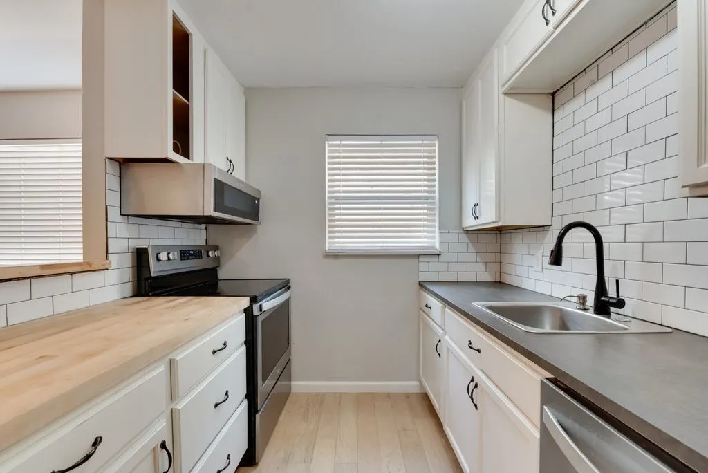 Condominium For Rent in Dallas County , 4039 Cole Avenue 117, Dallas, Texas 75204, 2 Bedrooms, 2 Bathrooms, Garage spaces, 827 Sqft, built in 1960, Price $1,695, mls#21337717, Real Estate Agent in Dallas, Homes For Rent in Dallas county, Homes For Rent in Dallas, Realtor in Dallas Texas, Real Estate Brokerage Independent Realty Texas, Luminita Cordes Realtor