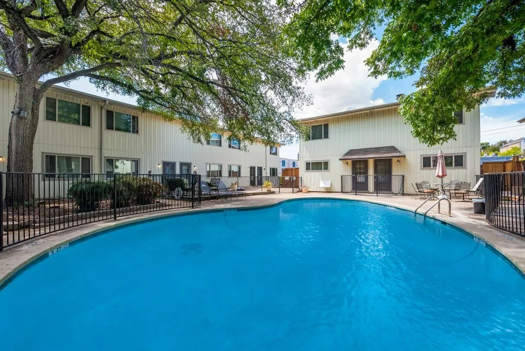 Condominium For Rent in Dallas County , 4039 Cole Avenue 117, Dallas, Texas 75204, 2 Bedrooms, 2 Bathrooms, Garage spaces, 827 Sqft, built in 1960, Price $1,695, mls#21337717, Real Estate Agent in Dallas, Homes For Rent in Dallas county, Homes For Rent in Dallas, Realtor in Dallas Texas, Real Estate Brokerage Independent Realty Texas, Luminita Cordes Realtor