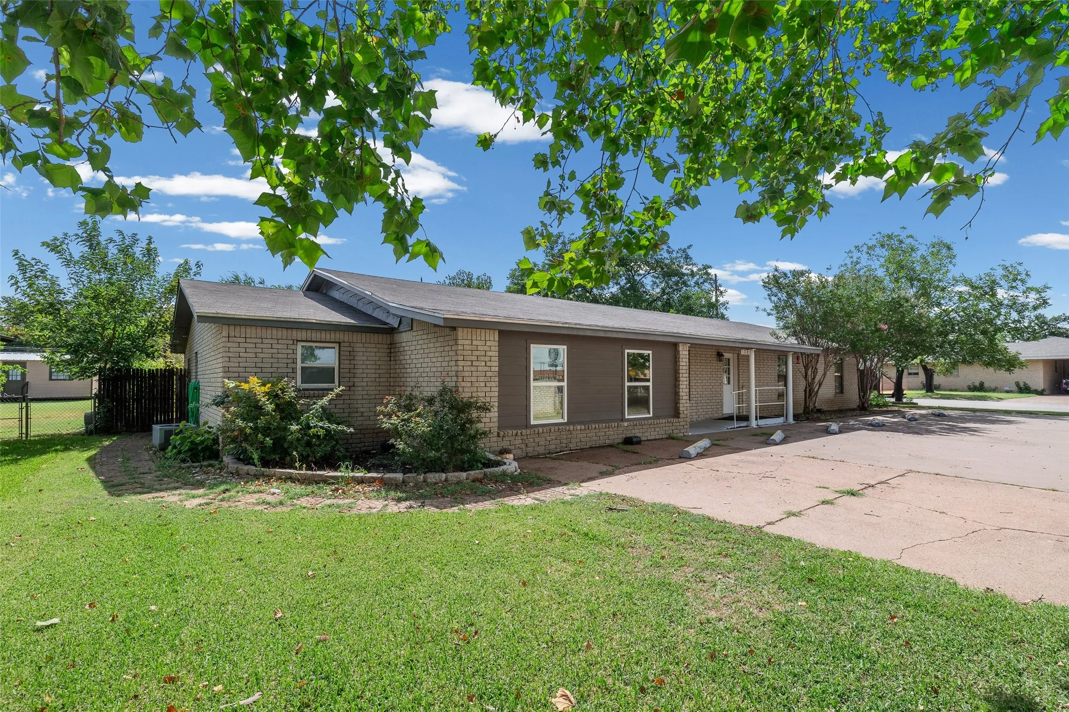 Business For Sale in Young County , 1331 Cherry Street, Graham, Texas 76450, 0, 0, Garage spaces, 0 Sqft, built in 1950, mls#21337696, Real Estate Agent in Graham, Homes For Sale in Young county, Homes For Sale in Graham, Realtor in Graham Texas, Real Estate Brokerage Independent Realty Texas, Luminita Cordes Realtor