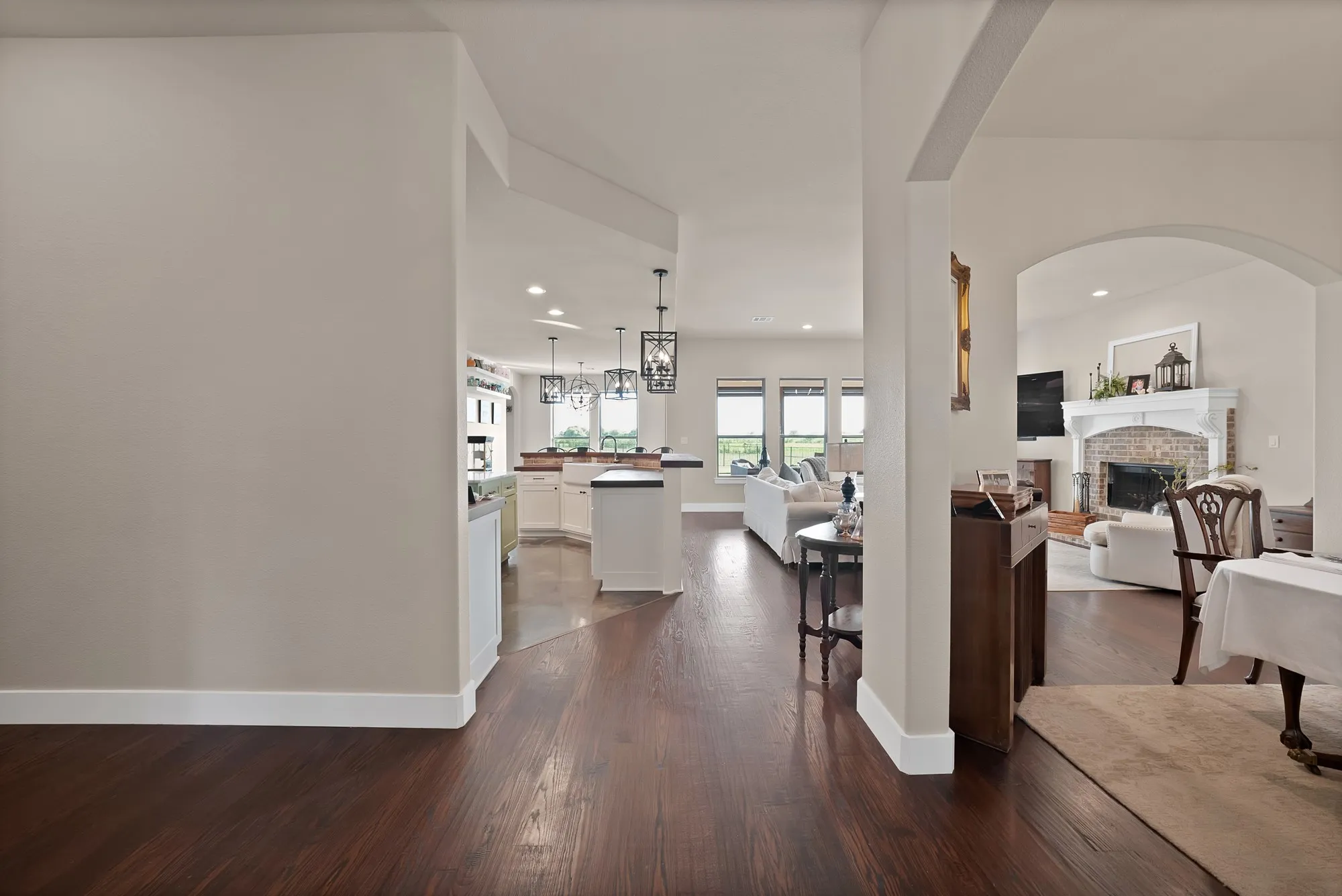 Single Family Residence For Sale in Johnson County , 9688 Whispering Creek Terrace, Grandview, Texas 76050, 3 Bedroom, 3 Bathroom, 3 Garage spaces, 2,502 Sqft, built in 2019, mls#21336785, Real Estate Agent in Grandview, Homes For Sale in Johnson county, Homes For Sale in Grandview, Realtor in Grandview Texas, Real Estate Brokerage Independent Realty Texas, Luminita Cordes Realtor