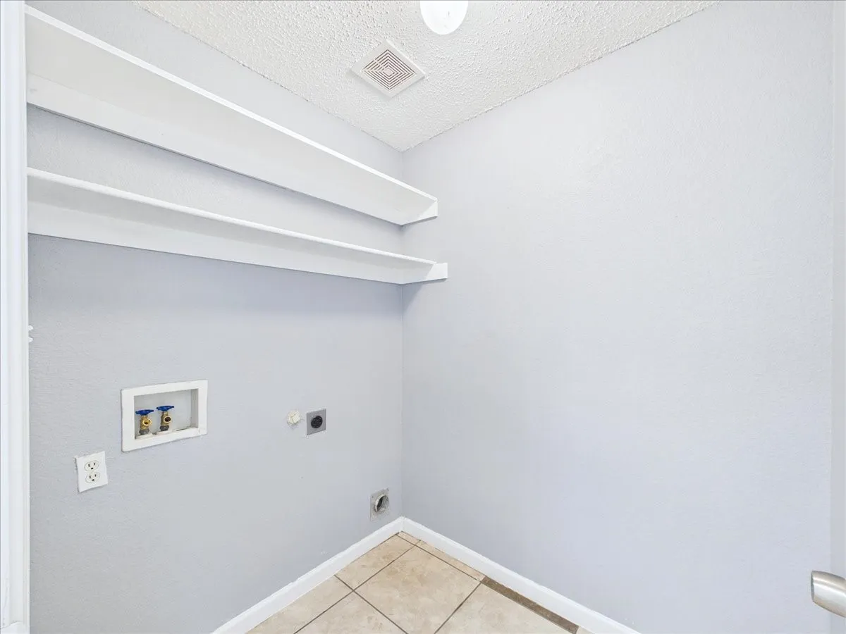 Single Family Residence For Sale in Dallas County , 1104 Brandy Station Road, Grand Prairie, Texas 75052, 4 Bedroom, 2 Bathroom, 2 Garage spaces, 1,819 Sqft, built in 1998, mls#21329778, Real Estate Agent in Grand Prairie, Homes For Sale in Dallas county, Homes For Sale in Grand Prairie, Realtor in Grand Prairie Texas, Real Estate Brokerage Independent Realty Texas, Luminita Cordes Realtor