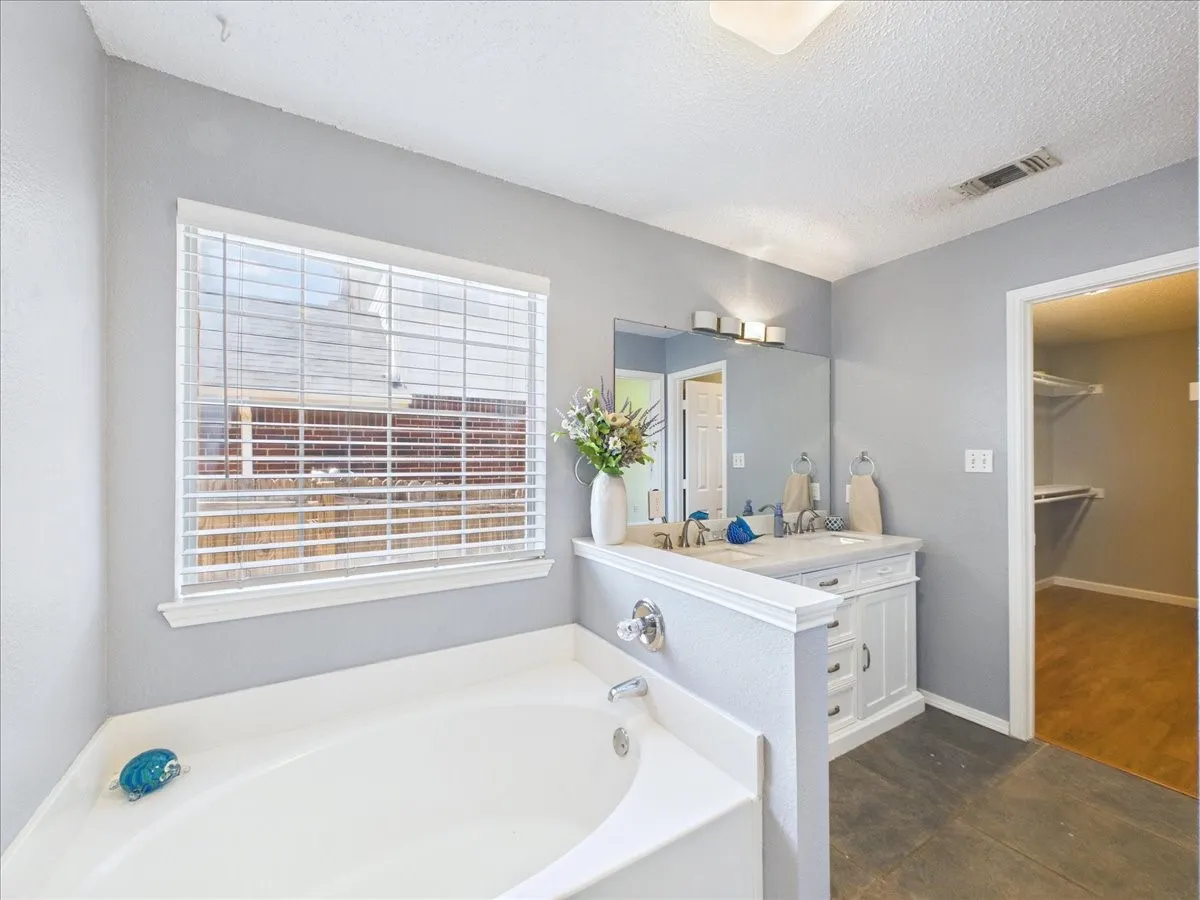 Single Family Residence For Sale in Dallas County , 1104 Brandy Station Road, Grand Prairie, Texas 75052, 4 Bedroom, 2 Bathroom, 2 Garage spaces, 1,819 Sqft, built in 1998, mls#21329778, Real Estate Agent in Grand Prairie, Homes For Sale in Dallas county, Homes For Sale in Grand Prairie, Realtor in Grand Prairie Texas, Real Estate Brokerage Independent Realty Texas, Luminita Cordes Realtor
