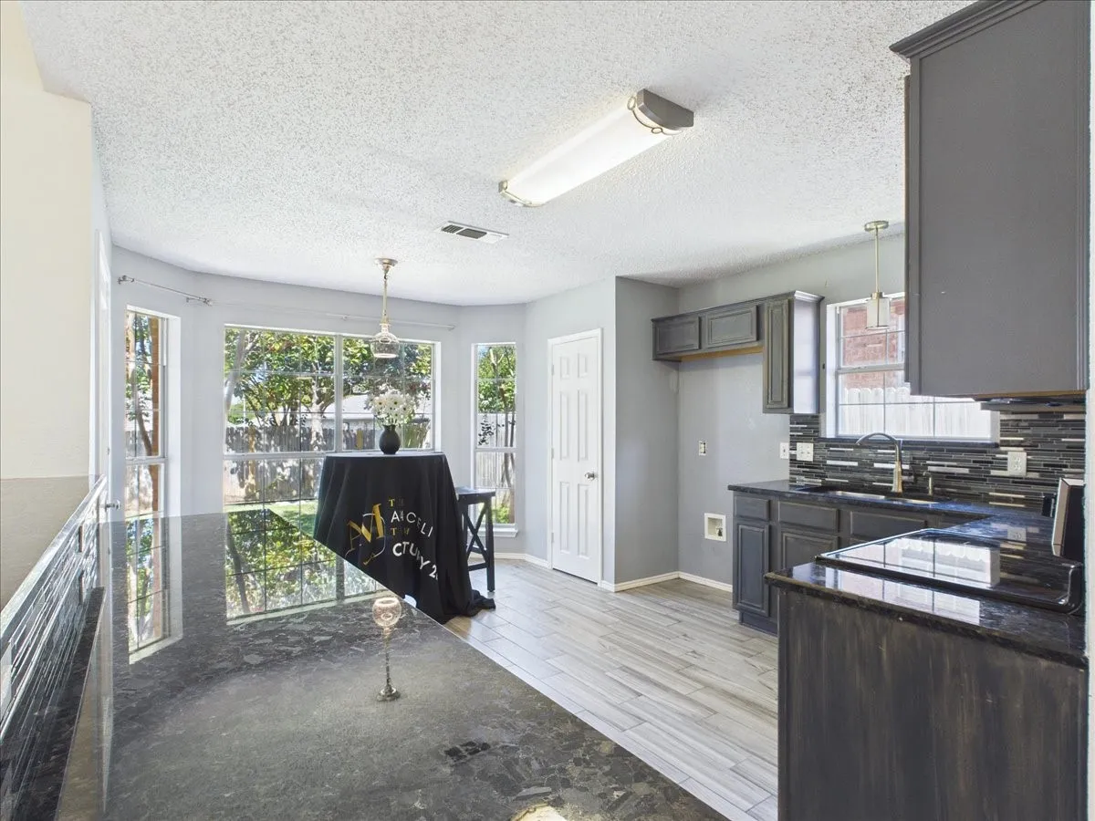 Single Family Residence For Sale in Dallas County , 1104 Brandy Station Road, Grand Prairie, Texas 75052, 4 Bedroom, 2 Bathroom, 2 Garage spaces, 1,819 Sqft, built in 1998, mls#21329778, Real Estate Agent in Grand Prairie, Homes For Sale in Dallas county, Homes For Sale in Grand Prairie, Realtor in Grand Prairie Texas, Real Estate Brokerage Independent Realty Texas, Luminita Cordes Realtor