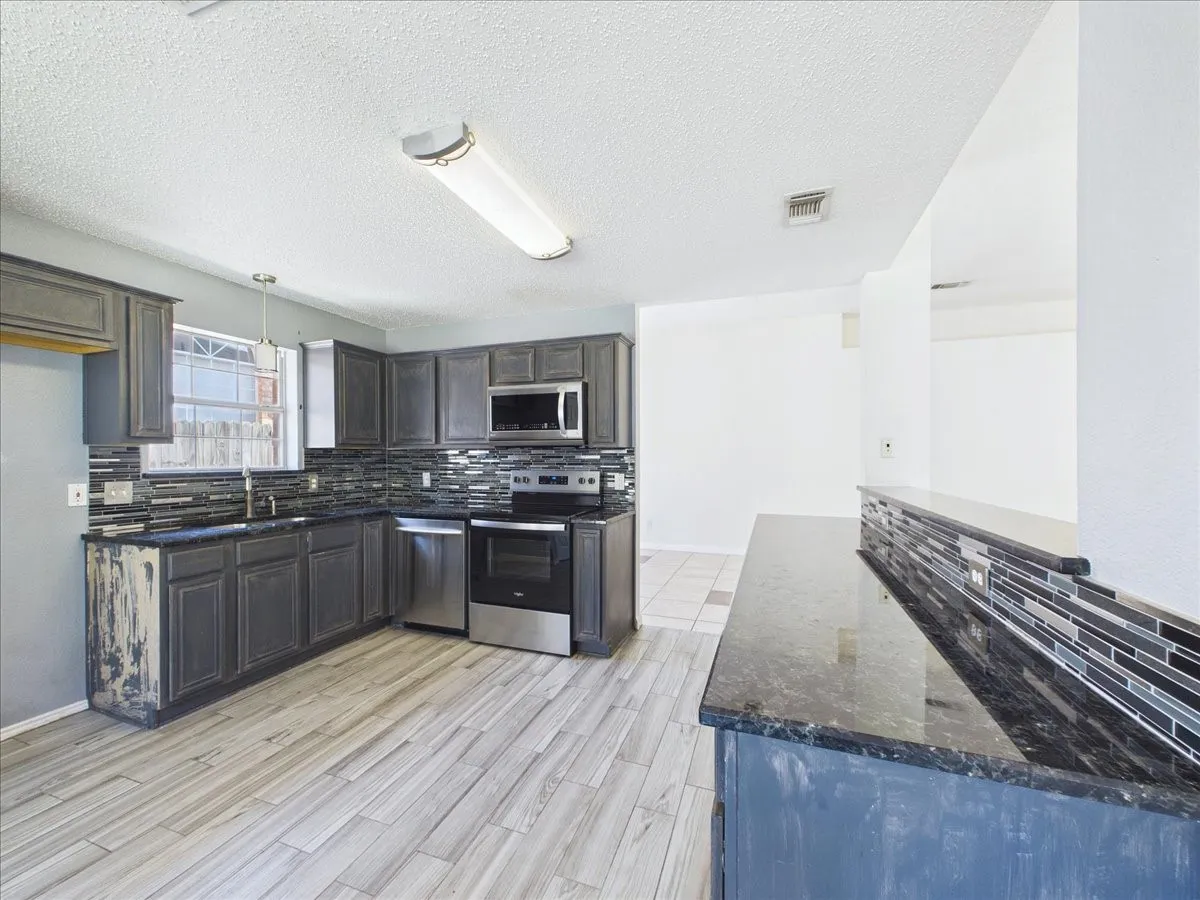Single Family Residence For Sale in Dallas County , 1104 Brandy Station Road, Grand Prairie, Texas 75052, 4 Bedroom, 2 Bathroom, 2 Garage spaces, 1,819 Sqft, built in 1998, mls#21329778, Real Estate Agent in Grand Prairie, Homes For Sale in Dallas county, Homes For Sale in Grand Prairie, Realtor in Grand Prairie Texas, Real Estate Brokerage Independent Realty Texas, Luminita Cordes Realtor