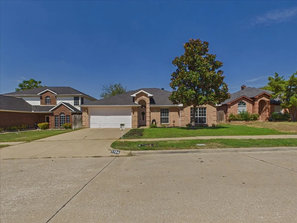 Single Family Residence For Sale in Dallas County , 1104 Brandy Station Road, Grand Prairie, Texas 75052, 4 Bedroom, 2 Bathroom, 2 Garage spaces, 1,819 Sqft, built in 1998, mls#21329778, Real Estate Agent in Grand Prairie, Homes For Sale in Dallas county, Homes For Sale in Grand Prairie, Realtor in Grand Prairie Texas, Real Estate Brokerage Independent Realty Texas, Luminita Cordes Realtor