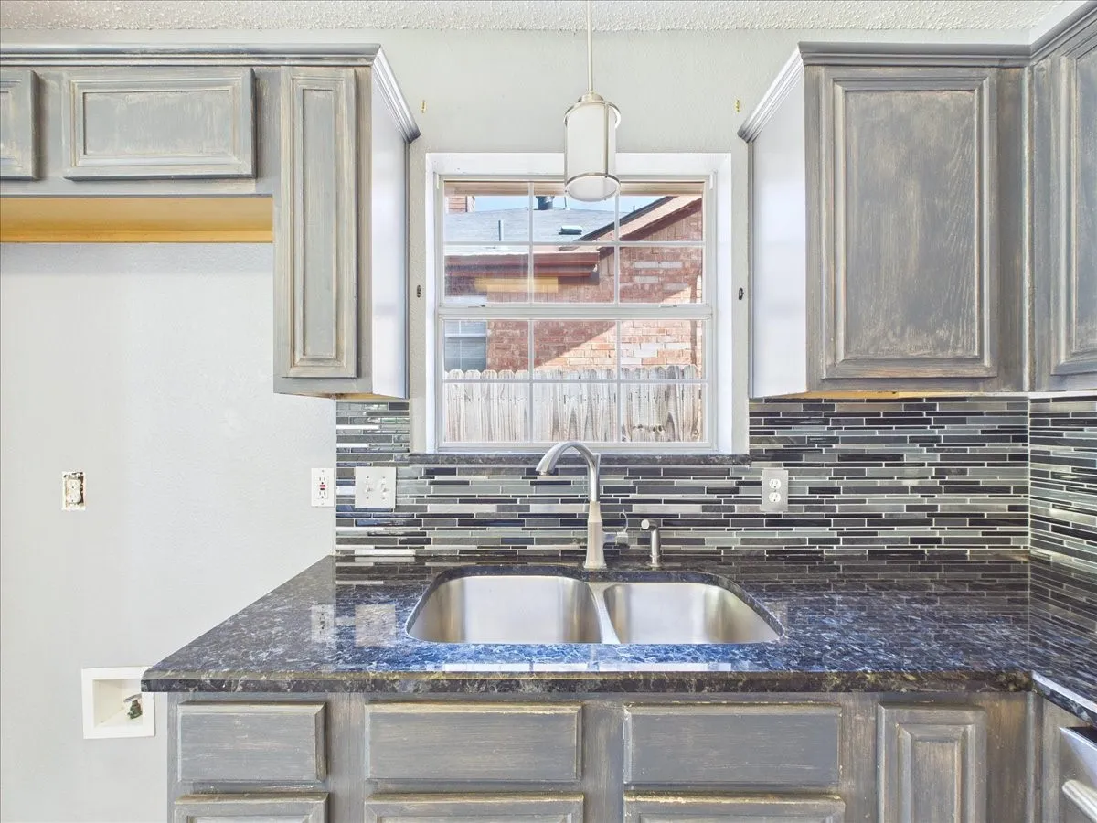 Single Family Residence For Sale in Dallas County , 1104 Brandy Station Road, Grand Prairie, Texas 75052, 4 Bedroom, 2 Bathroom, 2 Garage spaces, 1,819 Sqft, built in 1998, mls#21329778, Real Estate Agent in Grand Prairie, Homes For Sale in Dallas county, Homes For Sale in Grand Prairie, Realtor in Grand Prairie Texas, Real Estate Brokerage Independent Realty Texas, Luminita Cordes Realtor