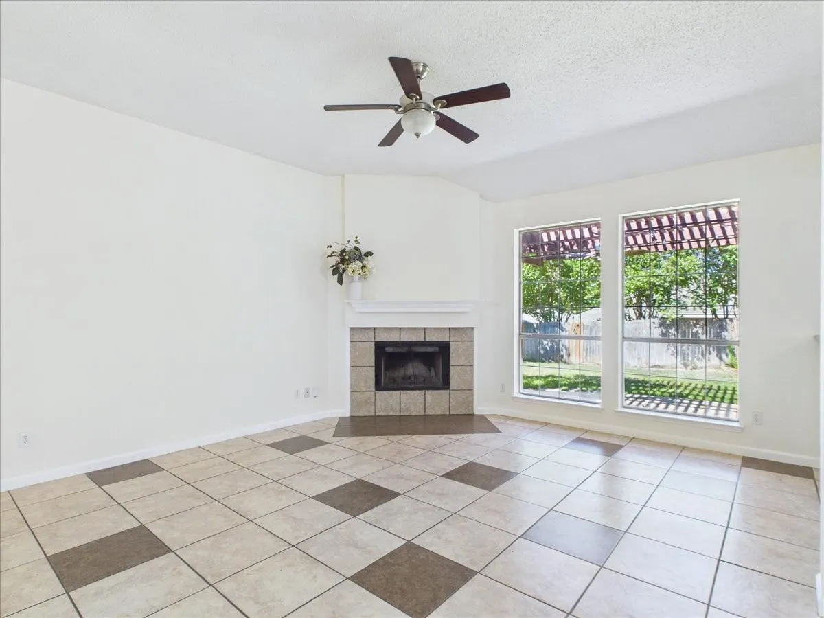Single Family Residence For Sale in Dallas County , 1104 Brandy Station Road, Grand Prairie, Texas 75052, 4 Bedroom, 2 Bathroom, 2 Garage spaces, 1,819 Sqft, built in 1998, mls#21329778, Real Estate Agent in Grand Prairie, Homes For Sale in Dallas county, Homes For Sale in Grand Prairie, Realtor in Grand Prairie Texas, Real Estate Brokerage Independent Realty Texas, Luminita Cordes Realtor