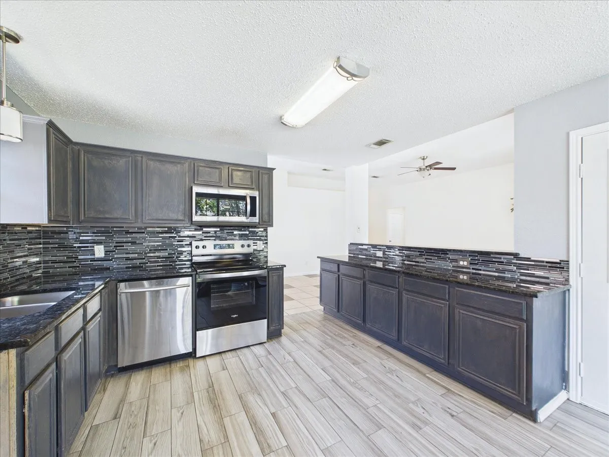 Single Family Residence For Sale in Dallas County , 1104 Brandy Station Road, Grand Prairie, Texas 75052, 4 Bedroom, 2 Bathroom, 2 Garage spaces, 1,819 Sqft, built in 1998, mls#21329778, Real Estate Agent in Grand Prairie, Homes For Sale in Dallas county, Homes For Sale in Grand Prairie, Realtor in Grand Prairie Texas, Real Estate Brokerage Independent Realty Texas, Luminita Cordes Realtor