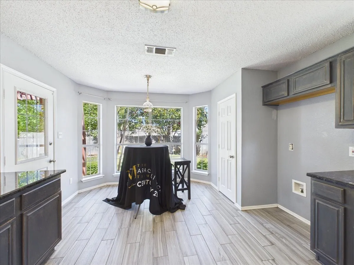 Single Family Residence For Sale in Dallas County , 1104 Brandy Station Road, Grand Prairie, Texas 75052, 4 Bedroom, 2 Bathroom, 2 Garage spaces, 1,819 Sqft, built in 1998, mls#21329778, Real Estate Agent in Grand Prairie, Homes For Sale in Dallas county, Homes For Sale in Grand Prairie, Realtor in Grand Prairie Texas, Real Estate Brokerage Independent Realty Texas, Luminita Cordes Realtor