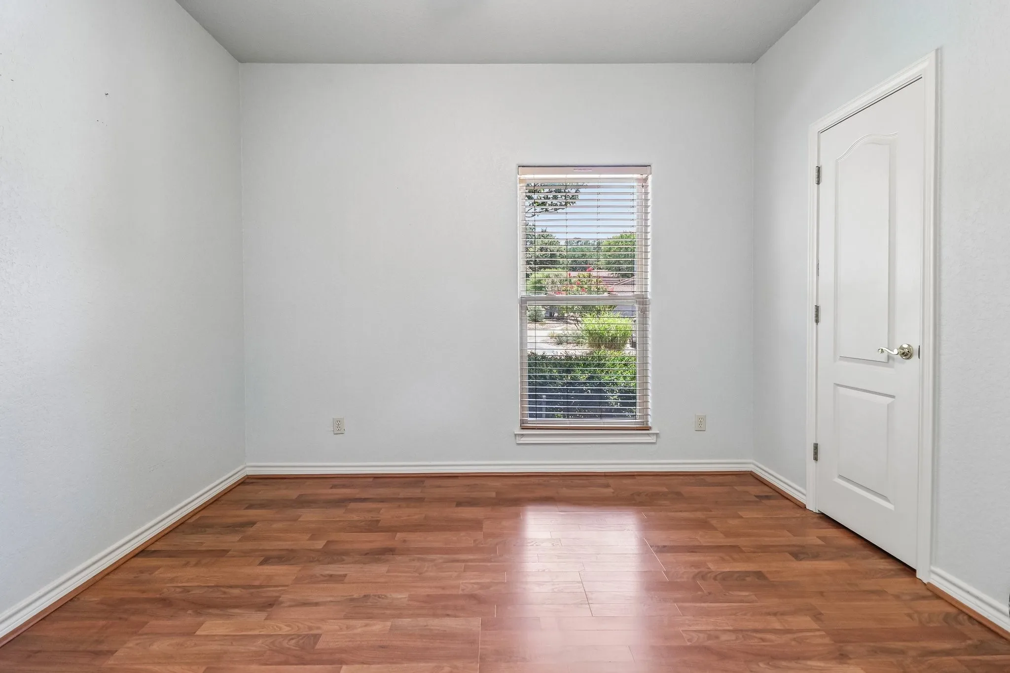 Single Family Residence For Sale in Tarrant County , 824 Havenwood Lane S, Fort Worth, Texas 76112, 2 Bedroom, 2 Bathroom, 2 Garage spaces, 2,173 Sqft, built in 2000, mls#21333144, Real Estate Agent in Fort Worth, Homes For Sale in Tarrant county, Homes For Sale in Fort Worth, Realtor in Fort Worth Texas, Real Estate Brokerage Independent Realty Texas, Luminita Cordes Realtor