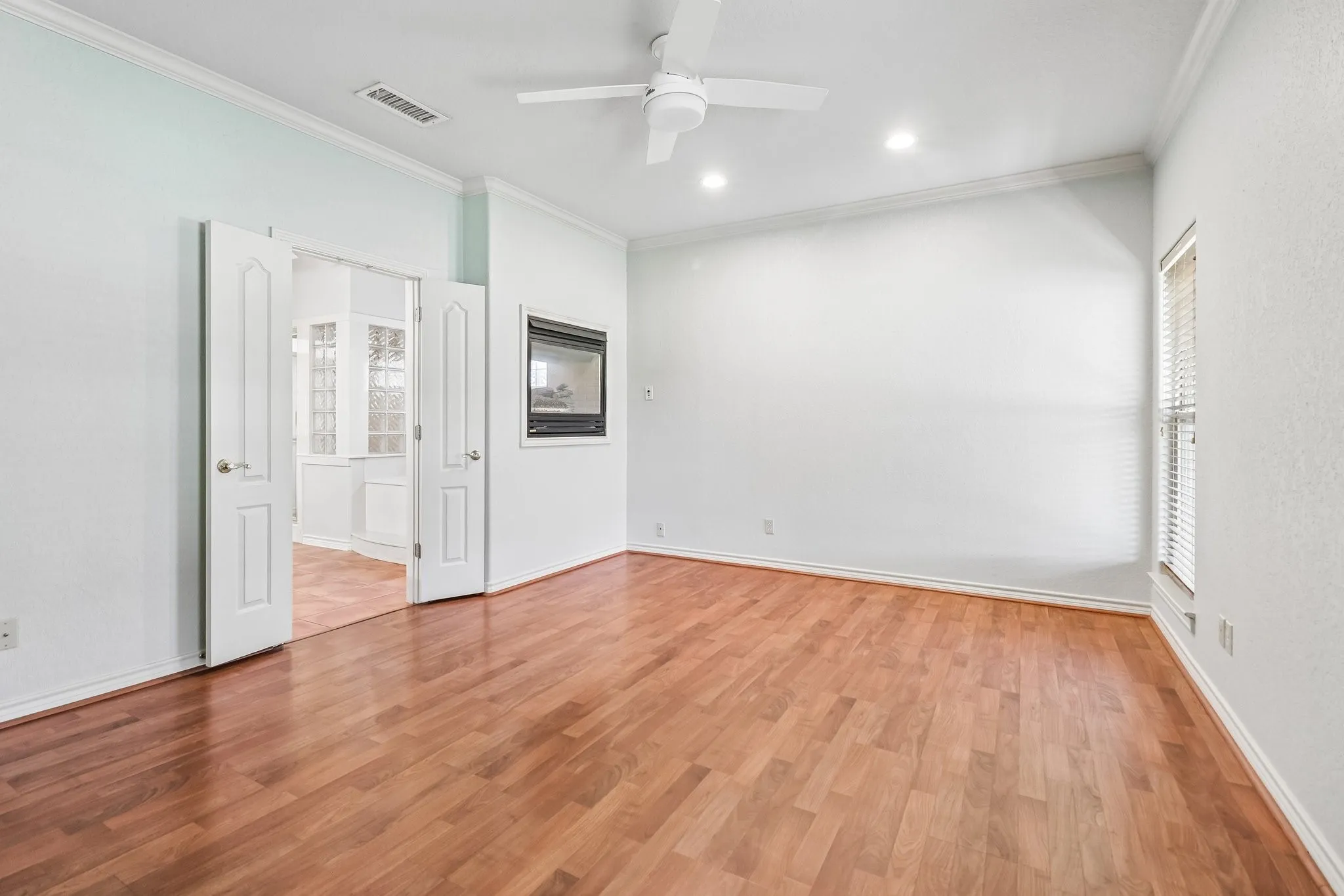 Single Family Residence For Sale in Tarrant County , 824 Havenwood Lane S, Fort Worth, Texas 76112, 2 Bedroom, 2 Bathroom, 2 Garage spaces, 2,173 Sqft, built in 2000, mls#21333144, Real Estate Agent in Fort Worth, Homes For Sale in Tarrant county, Homes For Sale in Fort Worth, Realtor in Fort Worth Texas, Real Estate Brokerage Independent Realty Texas, Luminita Cordes Realtor