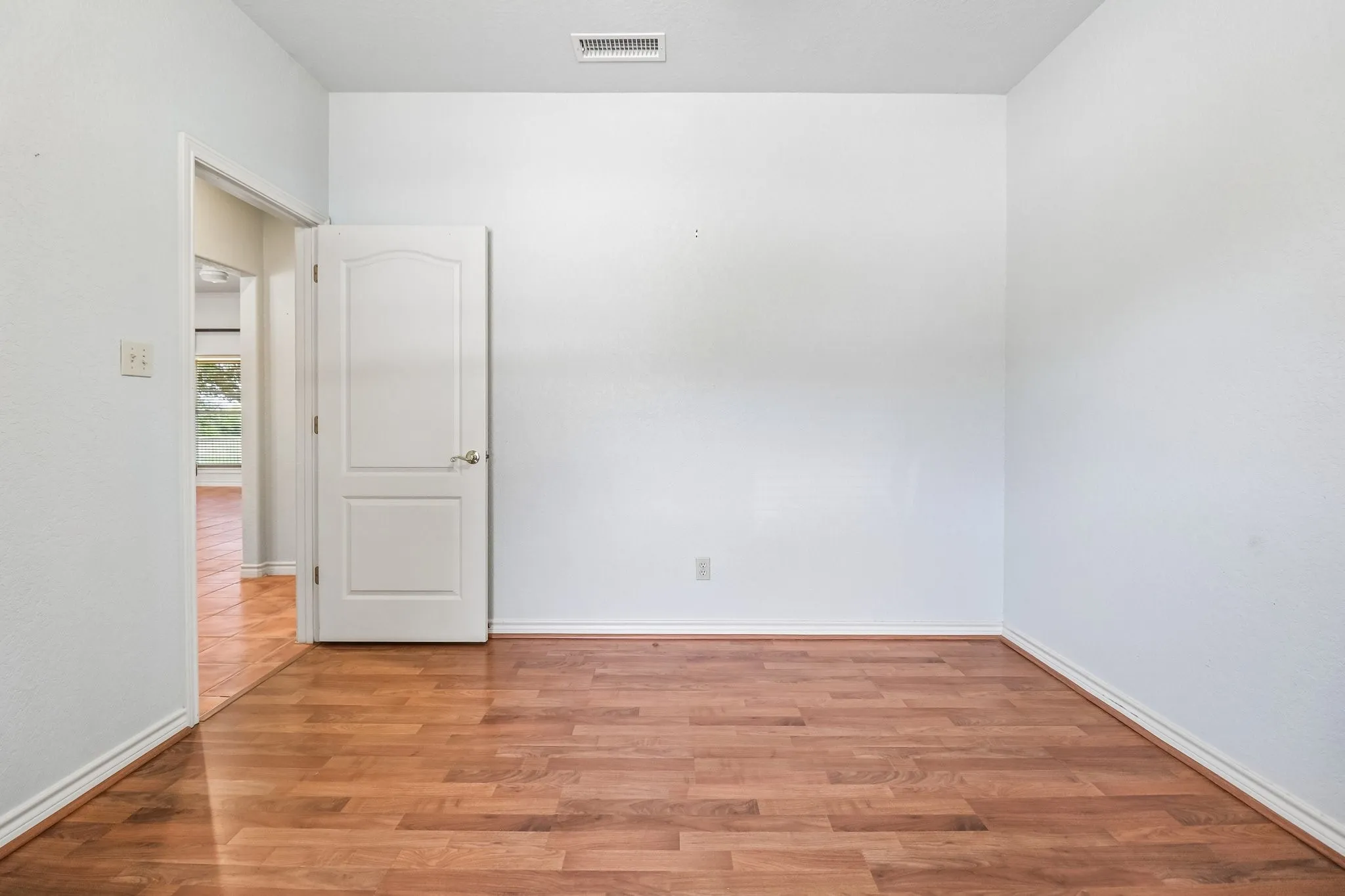 Single Family Residence For Sale in Tarrant County , 824 Havenwood Lane S, Fort Worth, Texas 76112, 2 Bedroom, 2 Bathroom, 2 Garage spaces, 2,173 Sqft, built in 2000, mls#21333144, Real Estate Agent in Fort Worth, Homes For Sale in Tarrant county, Homes For Sale in Fort Worth, Realtor in Fort Worth Texas, Real Estate Brokerage Independent Realty Texas, Luminita Cordes Realtor