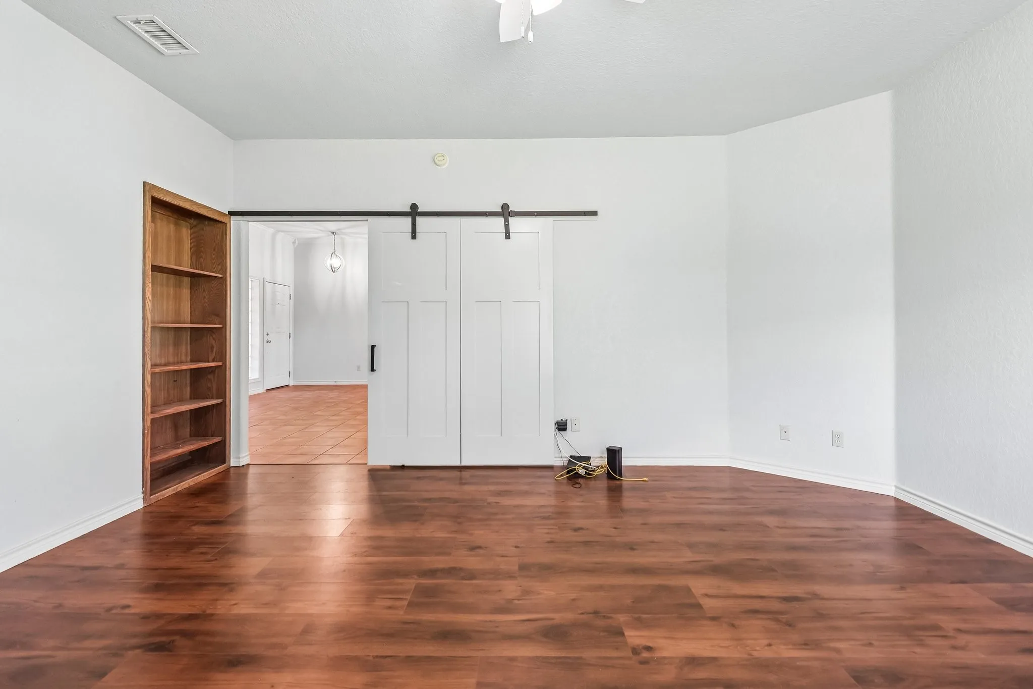 Single Family Residence For Sale in Tarrant County , 824 Havenwood Lane S, Fort Worth, Texas 76112, 2 Bedroom, 2 Bathroom, 2 Garage spaces, 2,173 Sqft, built in 2000, mls#21333144, Real Estate Agent in Fort Worth, Homes For Sale in Tarrant county, Homes For Sale in Fort Worth, Realtor in Fort Worth Texas, Real Estate Brokerage Independent Realty Texas, Luminita Cordes Realtor