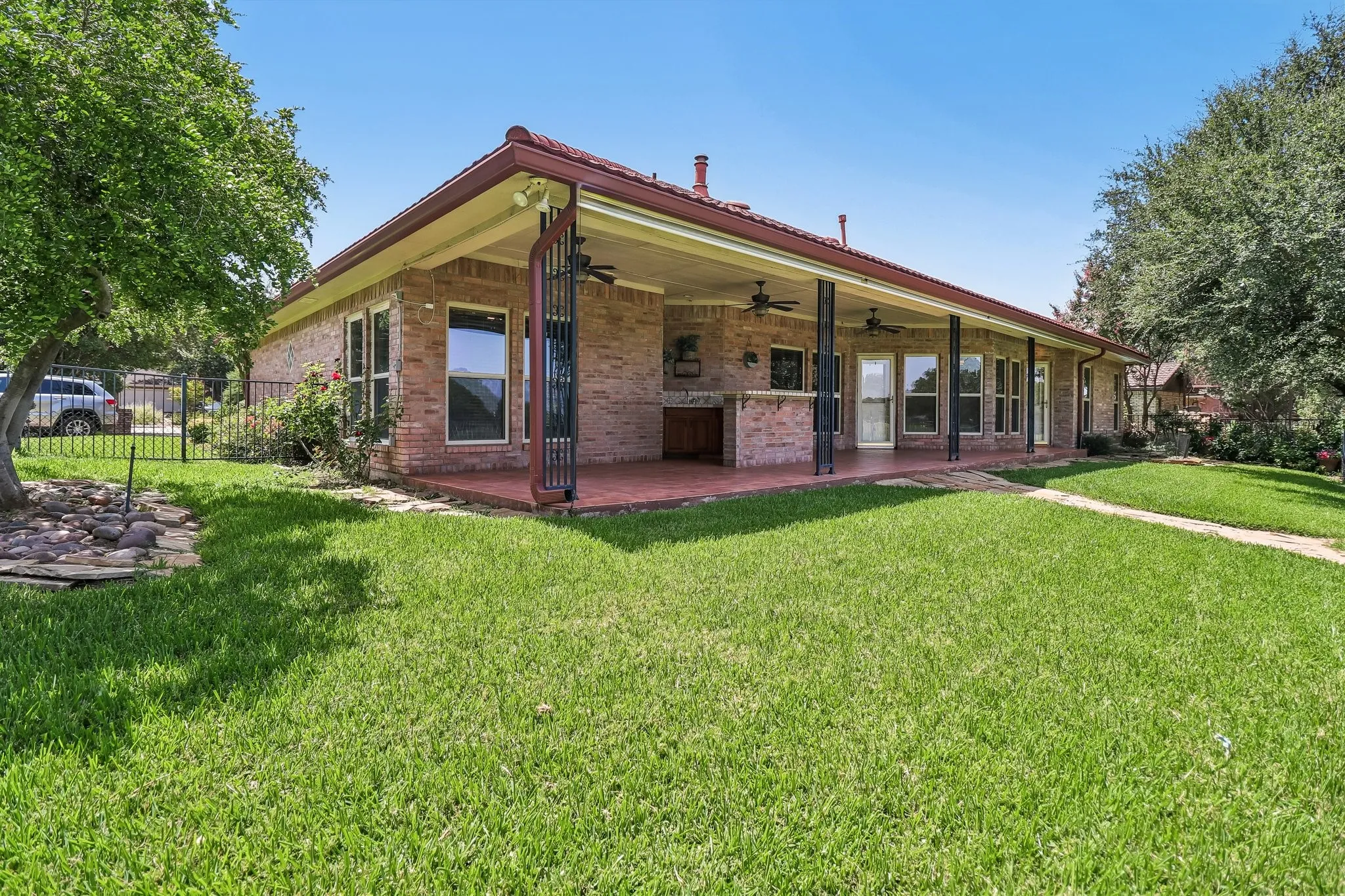 Single Family Residence For Sale in Tarrant County , 824 Havenwood Lane S, Fort Worth, Texas 76112, 2 Bedroom, 2 Bathroom, 2 Garage spaces, 2,173 Sqft, built in 2000, mls#21333144, Real Estate Agent in Fort Worth, Homes For Sale in Tarrant county, Homes For Sale in Fort Worth, Realtor in Fort Worth Texas, Real Estate Brokerage Independent Realty Texas, Luminita Cordes Realtor