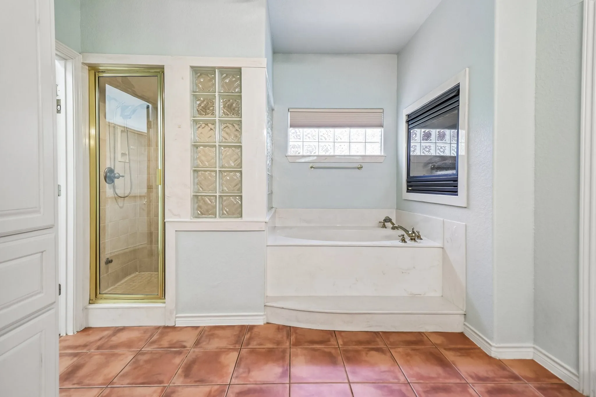 Single Family Residence For Sale in Tarrant County , 824 Havenwood Lane S, Fort Worth, Texas 76112, 2 Bedroom, 2 Bathroom, 2 Garage spaces, 2,173 Sqft, built in 2000, mls#21333144, Real Estate Agent in Fort Worth, Homes For Sale in Tarrant county, Homes For Sale in Fort Worth, Realtor in Fort Worth Texas, Real Estate Brokerage Independent Realty Texas, Luminita Cordes Realtor