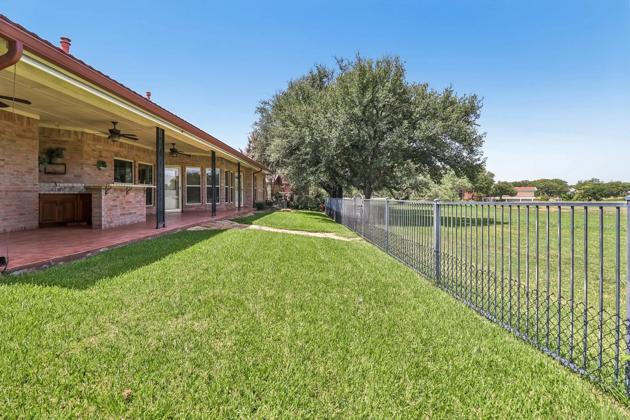 Single Family Residence For Sale in Tarrant County , 824 Havenwood Lane S, Fort Worth, Texas 76112, 2 Bedroom, 2 Bathroom, 2 Garage spaces, 2,173 Sqft, built in 2000, mls#21333144, Real Estate Agent in Fort Worth, Homes For Sale in Tarrant county, Homes For Sale in Fort Worth, Realtor in Fort Worth Texas, Real Estate Brokerage Independent Realty Texas, Luminita Cordes Realtor
