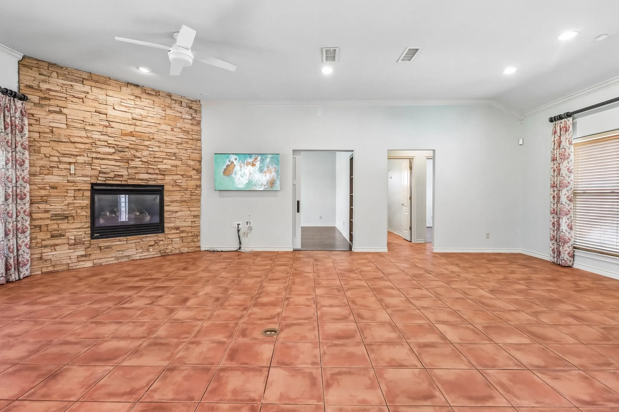 Single Family Residence For Sale in Tarrant County , 824 Havenwood Lane S, Fort Worth, Texas 76112, 2 Bedroom, 2 Bathroom, 2 Garage spaces, 2,173 Sqft, built in 2000, mls#21333144, Real Estate Agent in Fort Worth, Homes For Sale in Tarrant county, Homes For Sale in Fort Worth, Realtor in Fort Worth Texas, Real Estate Brokerage Independent Realty Texas, Luminita Cordes Realtor