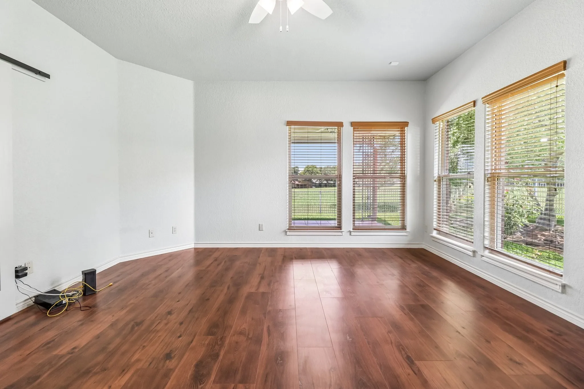 Single Family Residence For Sale in Tarrant County , 824 Havenwood Lane S, Fort Worth, Texas 76112, 2 Bedroom, 2 Bathroom, 2 Garage spaces, 2,173 Sqft, built in 2000, mls#21333144, Real Estate Agent in Fort Worth, Homes For Sale in Tarrant county, Homes For Sale in Fort Worth, Realtor in Fort Worth Texas, Real Estate Brokerage Independent Realty Texas, Luminita Cordes Realtor