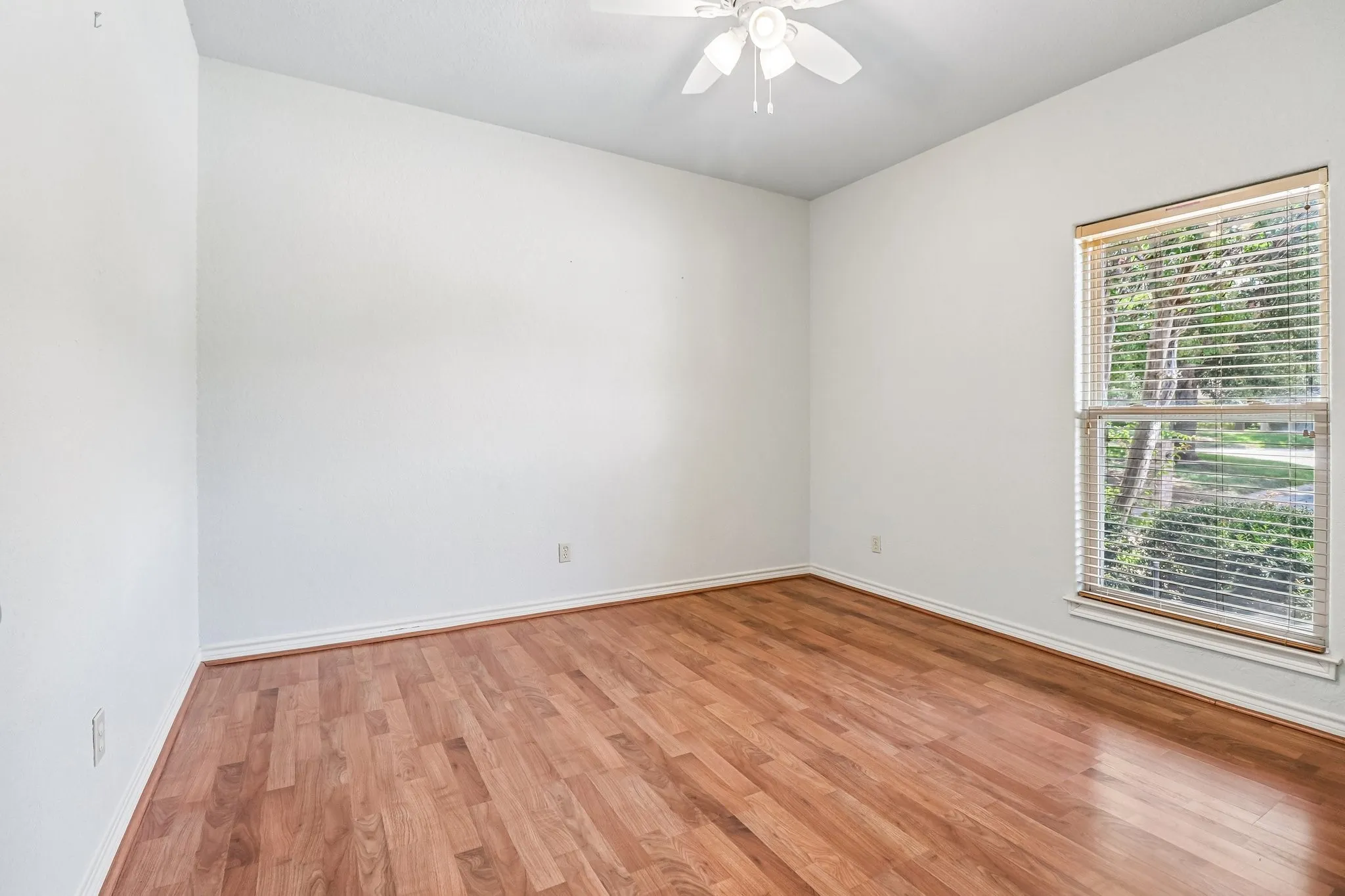 Single Family Residence For Sale in Tarrant County , 824 Havenwood Lane S, Fort Worth, Texas 76112, 2 Bedroom, 2 Bathroom, 2 Garage spaces, 2,173 Sqft, built in 2000, mls#21333144, Real Estate Agent in Fort Worth, Homes For Sale in Tarrant county, Homes For Sale in Fort Worth, Realtor in Fort Worth Texas, Real Estate Brokerage Independent Realty Texas, Luminita Cordes Realtor