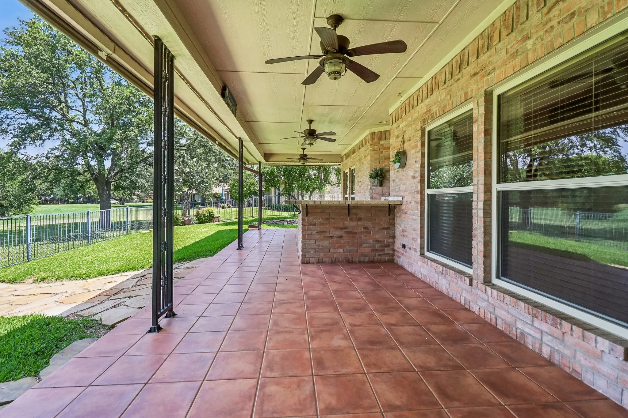 Single Family Residence For Sale in Tarrant County , 824 Havenwood Lane S, Fort Worth, Texas 76112, 2 Bedroom, 2 Bathroom, 2 Garage spaces, 2,173 Sqft, built in 2000, mls#21333144, Real Estate Agent in Fort Worth, Homes For Sale in Tarrant county, Homes For Sale in Fort Worth, Realtor in Fort Worth Texas, Real Estate Brokerage Independent Realty Texas, Luminita Cordes Realtor