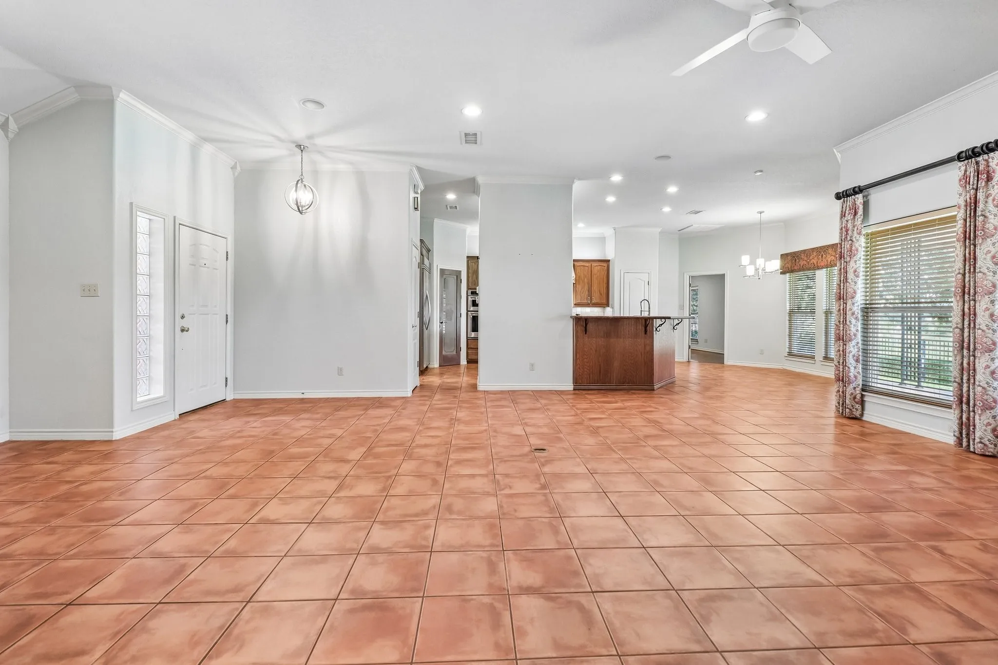 Single Family Residence For Sale in Tarrant County , 824 Havenwood Lane S, Fort Worth, Texas 76112, 2 Bedroom, 2 Bathroom, 2 Garage spaces, 2,173 Sqft, built in 2000, mls#21333144, Real Estate Agent in Fort Worth, Homes For Sale in Tarrant county, Homes For Sale in Fort Worth, Realtor in Fort Worth Texas, Real Estate Brokerage Independent Realty Texas, Luminita Cordes Realtor