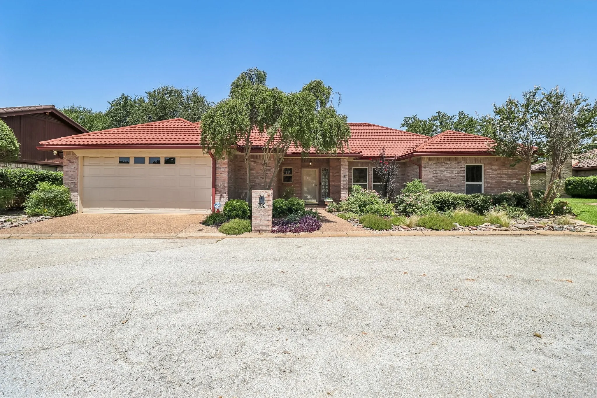Single Family Residence For Sale in Tarrant County , 824 Havenwood Lane S, Fort Worth, Texas 76112, 2 Bedroom, 2 Bathroom, 2 Garage spaces, 2,173 Sqft, built in 2000, mls#21333144, Real Estate Agent in Fort Worth, Homes For Sale in Tarrant county, Homes For Sale in Fort Worth, Realtor in Fort Worth Texas, Real Estate Brokerage Independent Realty Texas, Luminita Cordes Realtor