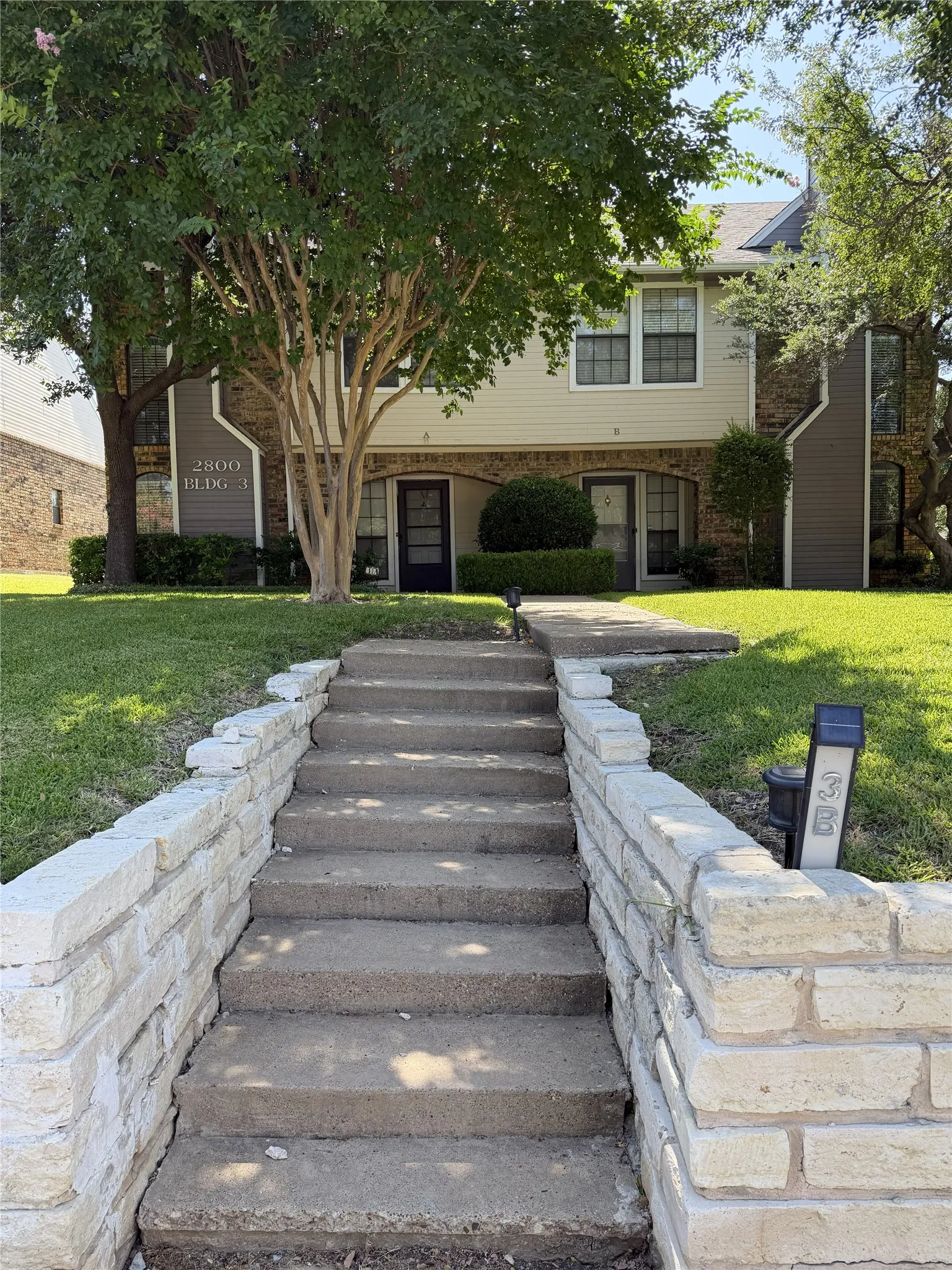 Townhouse For Sale in Dallas County , 2800 Keller Springs Road 3B, Carrollton, Texas 75006, 2 Bedroom, 3 Bathroom, 2 Garage spaces, 1,173 Sqft, built in 1985, mls#21337727, Real Estate Agent in Carrollton, Homes For Sale in Dallas county, Homes For Sale in Carrollton, Realtor in Carrollton Texas, Real Estate Brokerage Independent Realty Texas, Luminita Cordes Realtor