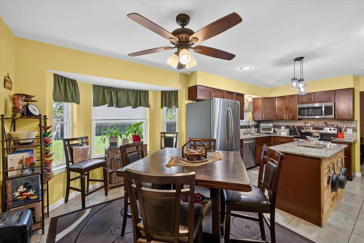 Eat-in kitchen