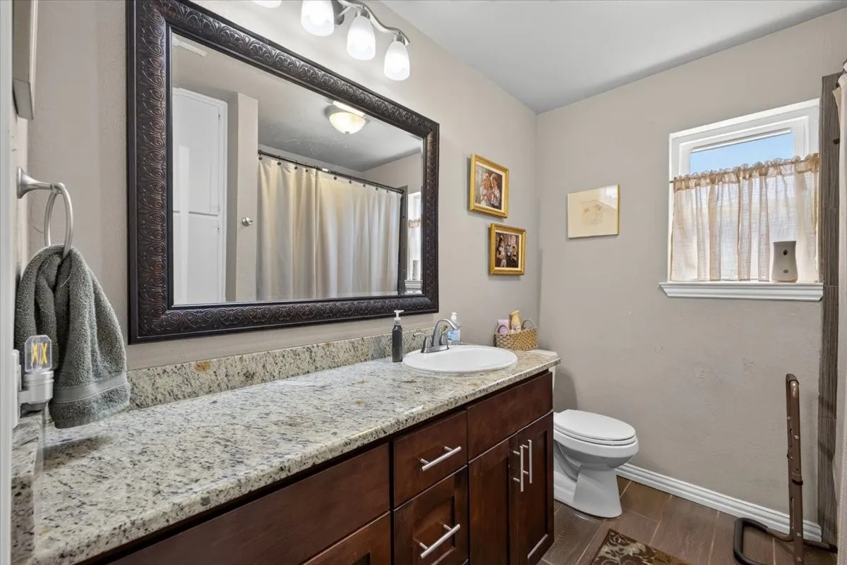 Single Family Residence For Sale in Johnson County , 523 Lynnewood Avenue, Burleson, Texas 76028, 3 Bedroom, 2 Bathroom, 2 Garage spaces, 1,464 Sqft, built in 1977, mls#21337750, Real Estate Agent in Burleson, Homes For Sale in Johnson county, Homes For Sale in Burleson, Realtor in Burleson Texas, Real Estate Brokerage Independent Realty Texas, Luminita Cordes Realtor