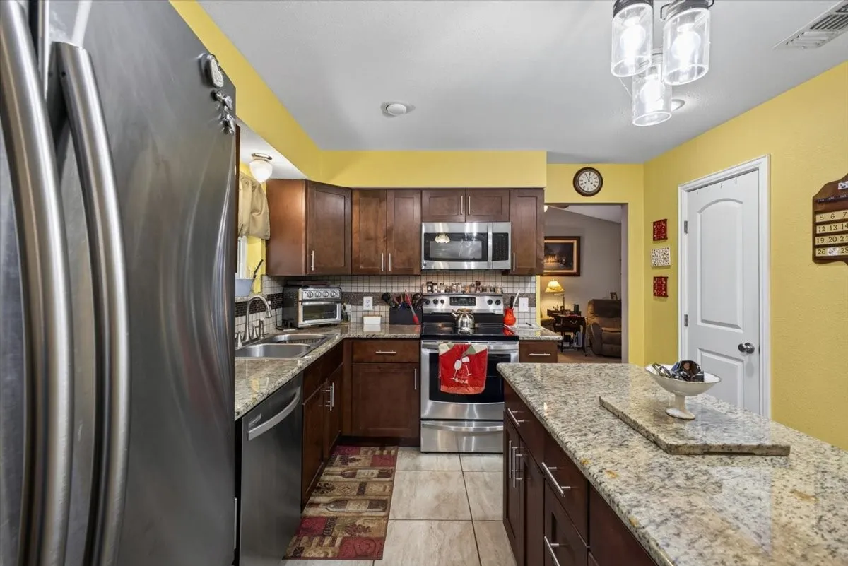Single Family Residence For Sale in Johnson County , 523 Lynnewood Avenue, Burleson, Texas 76028, 3 Bedroom, 2 Bathroom, 2 Garage spaces, 1,464 Sqft, built in 1977, mls#21337750, Real Estate Agent in Burleson, Homes For Sale in Johnson county, Homes For Sale in Burleson, Realtor in Burleson Texas, Real Estate Brokerage Independent Realty Texas, Luminita Cordes Realtor